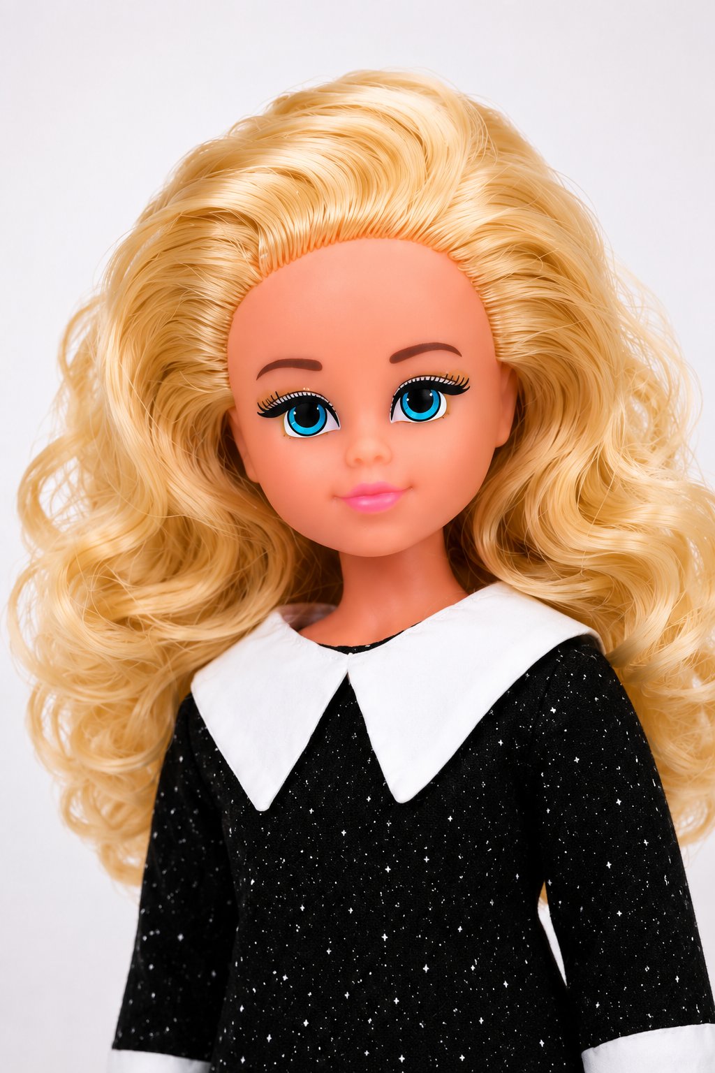 Laura Party Girl Parti Bebek 45 cm Sesli ve Şarkı Söyleyen Oyuncak Bebek