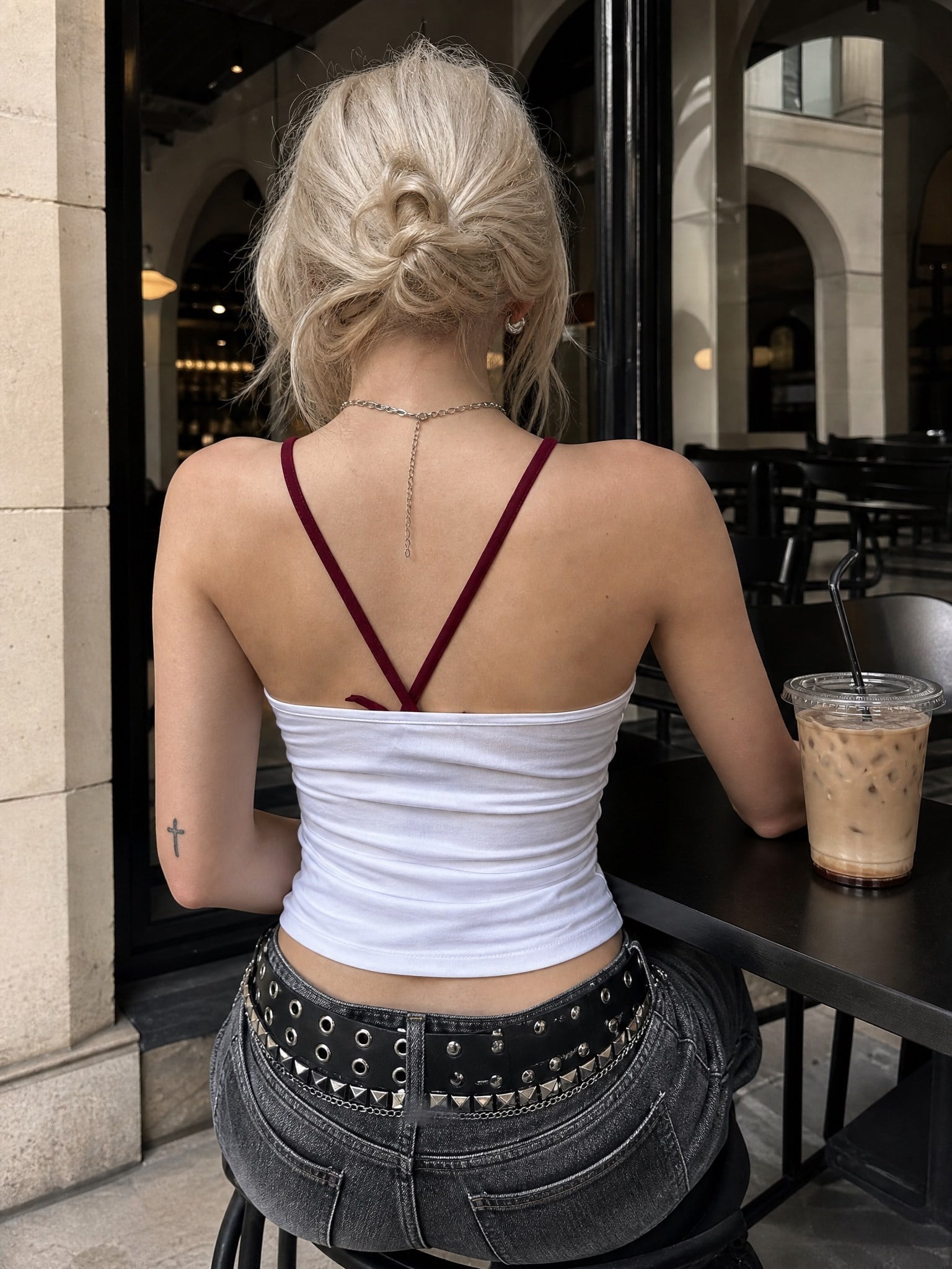 Beyaz Cherry Bomb Dantelli Ek Y2K Askılı Crop