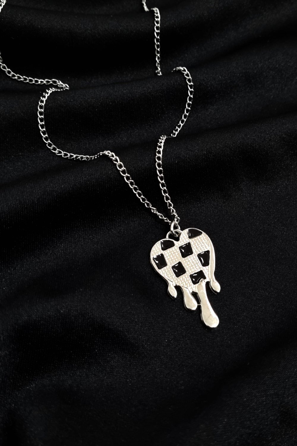 Checkered Heart Kolye