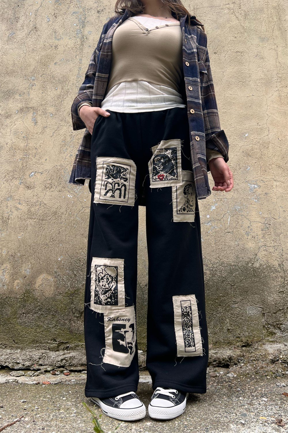 Distressed Appliques Unisex Eşofman