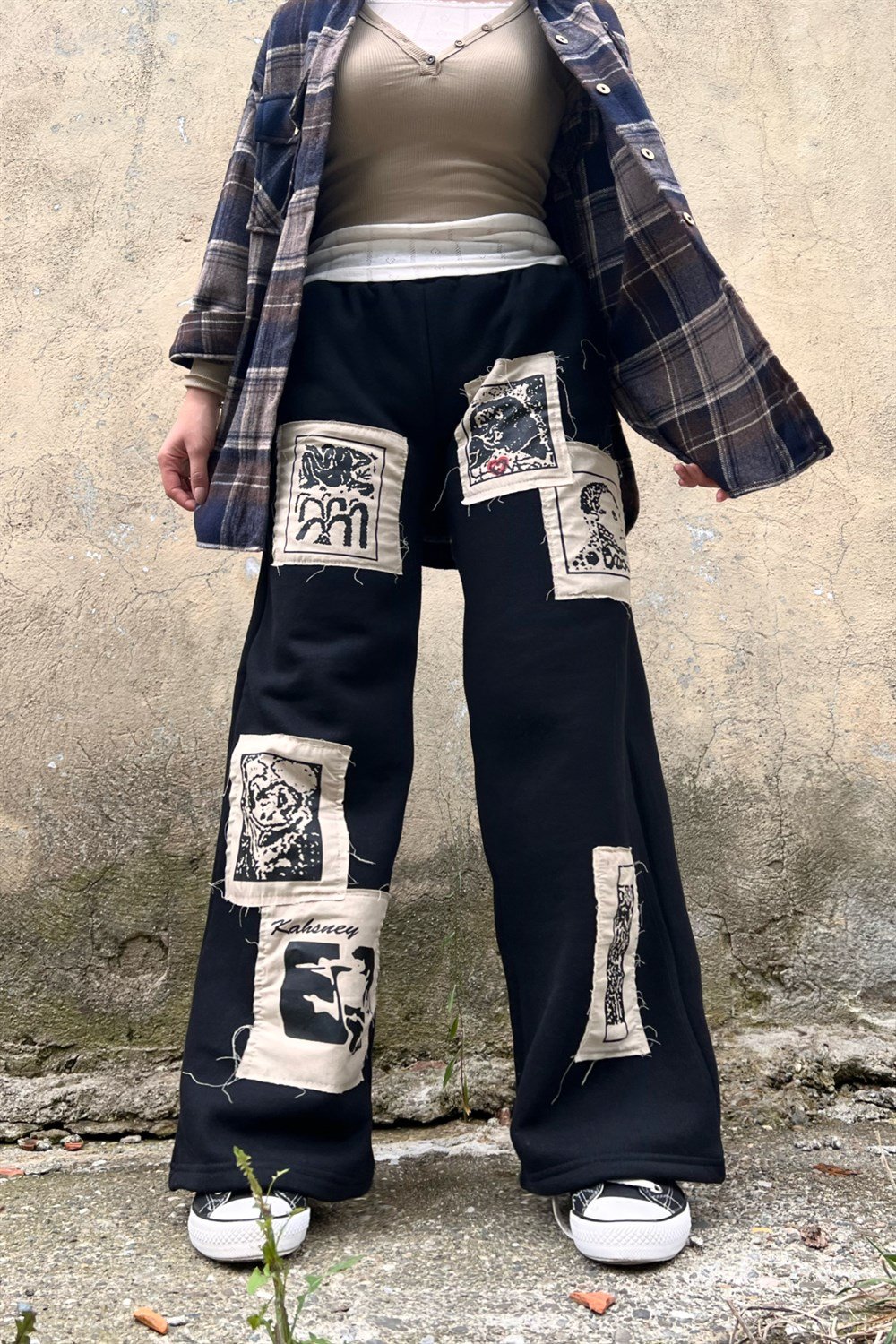 Distressed Appliques Unisex Eşofman