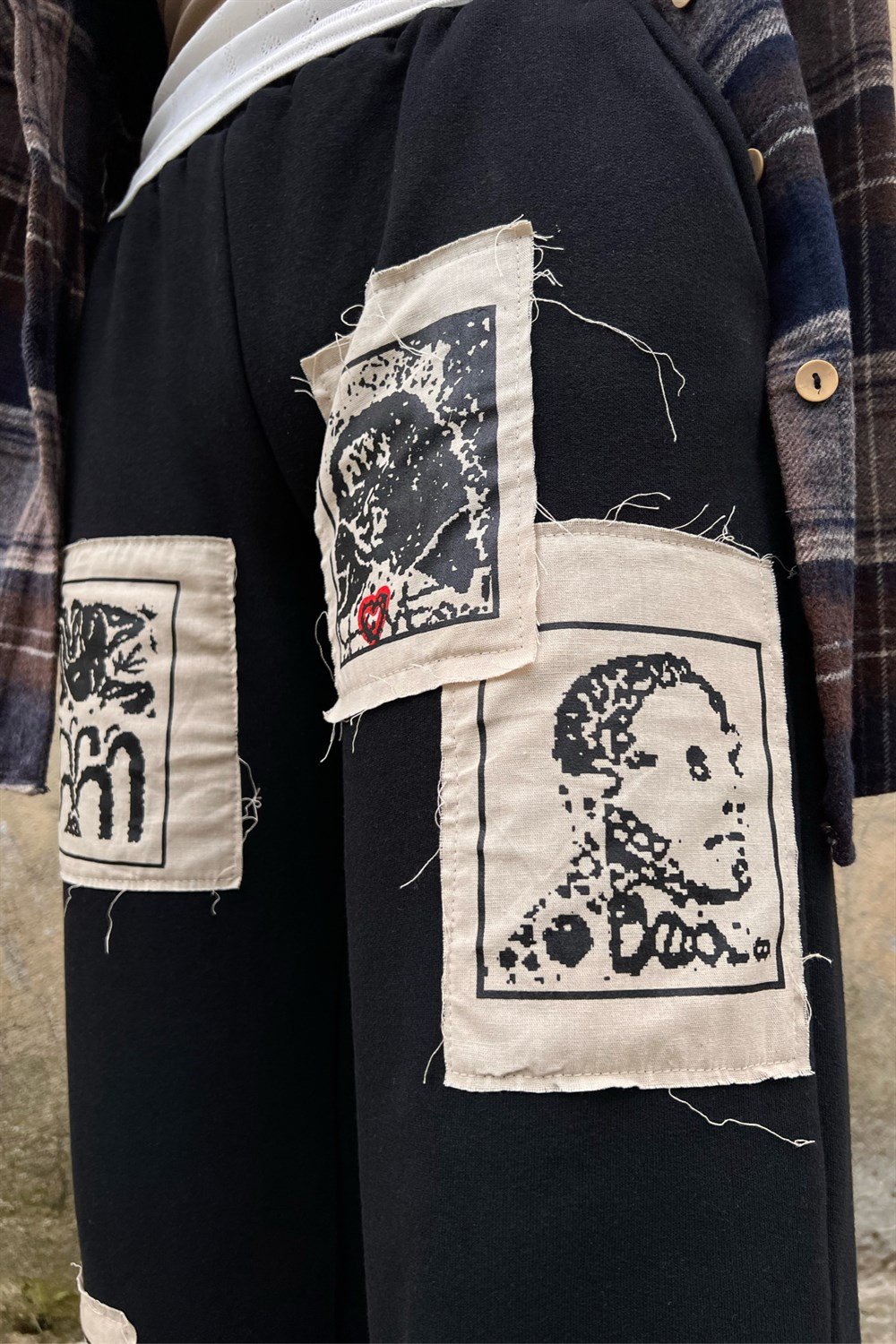 Distressed Appliques Unisex Eşofman