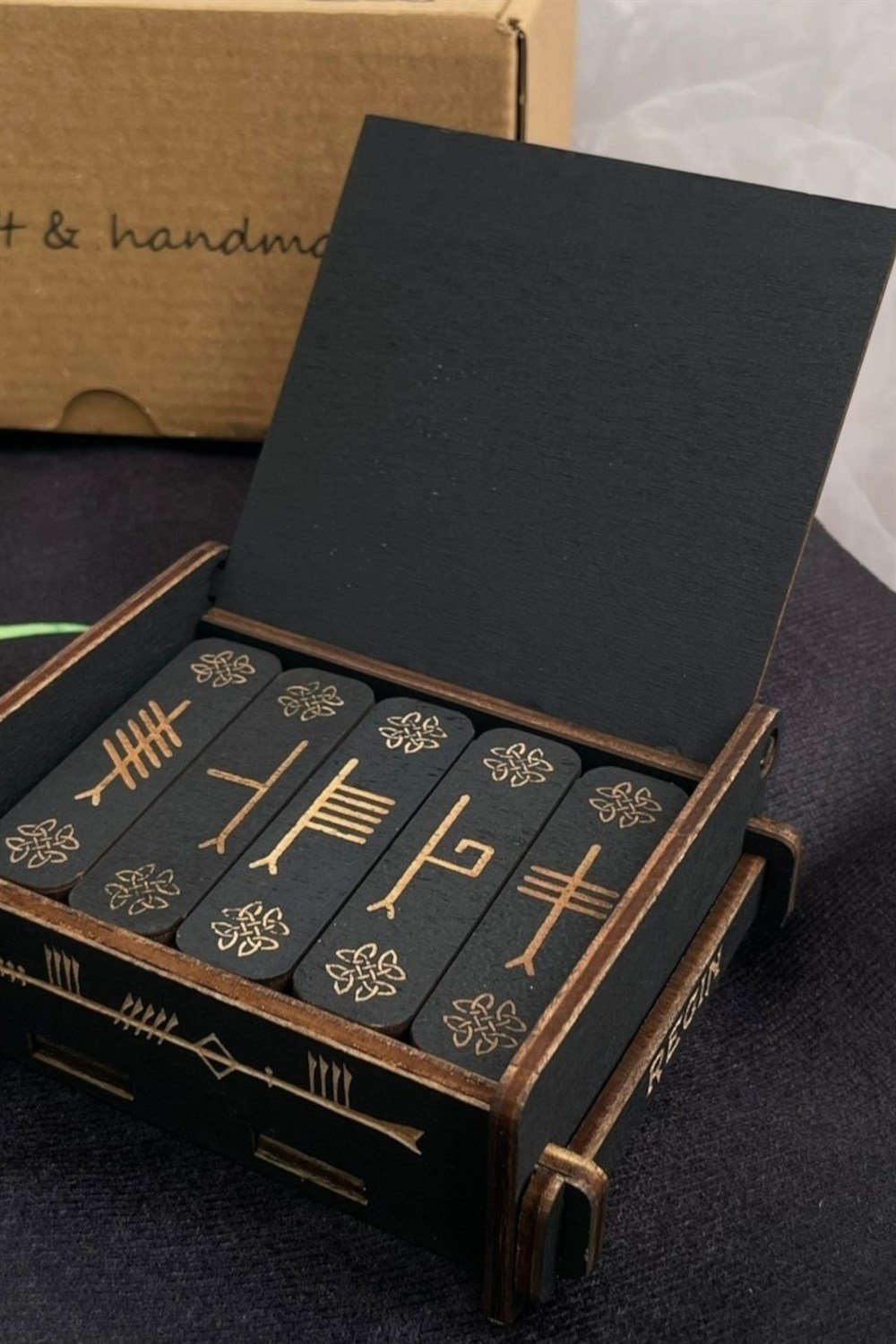 Oghams Fortune Kese Ve Örtülü Rune Set
