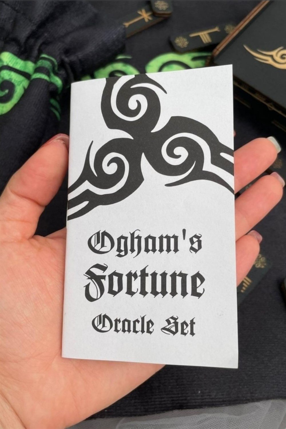 Oghams Fortune Kese Ve Örtülü Rune Set