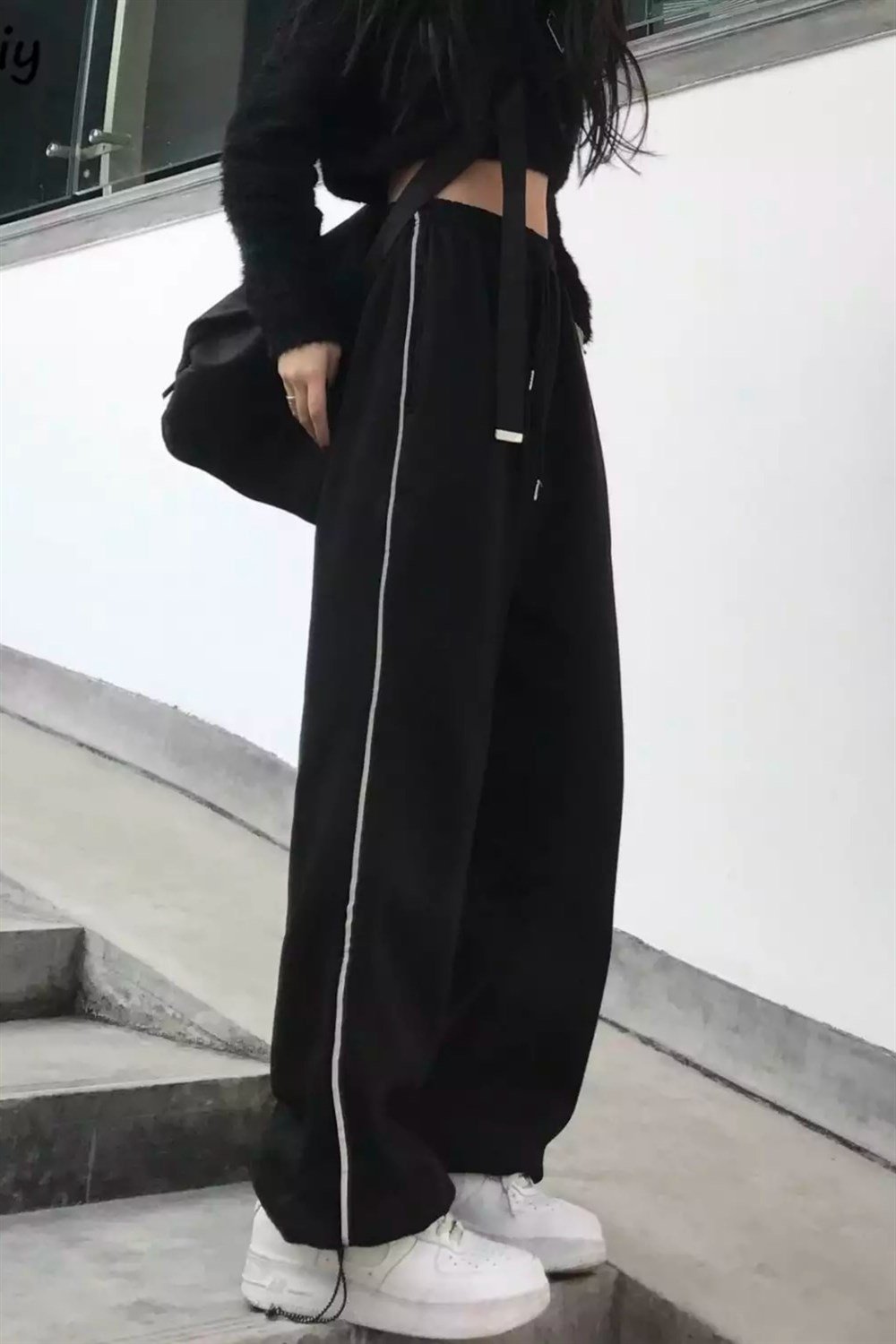 Şerit Detaylı Siiyah Eşofman