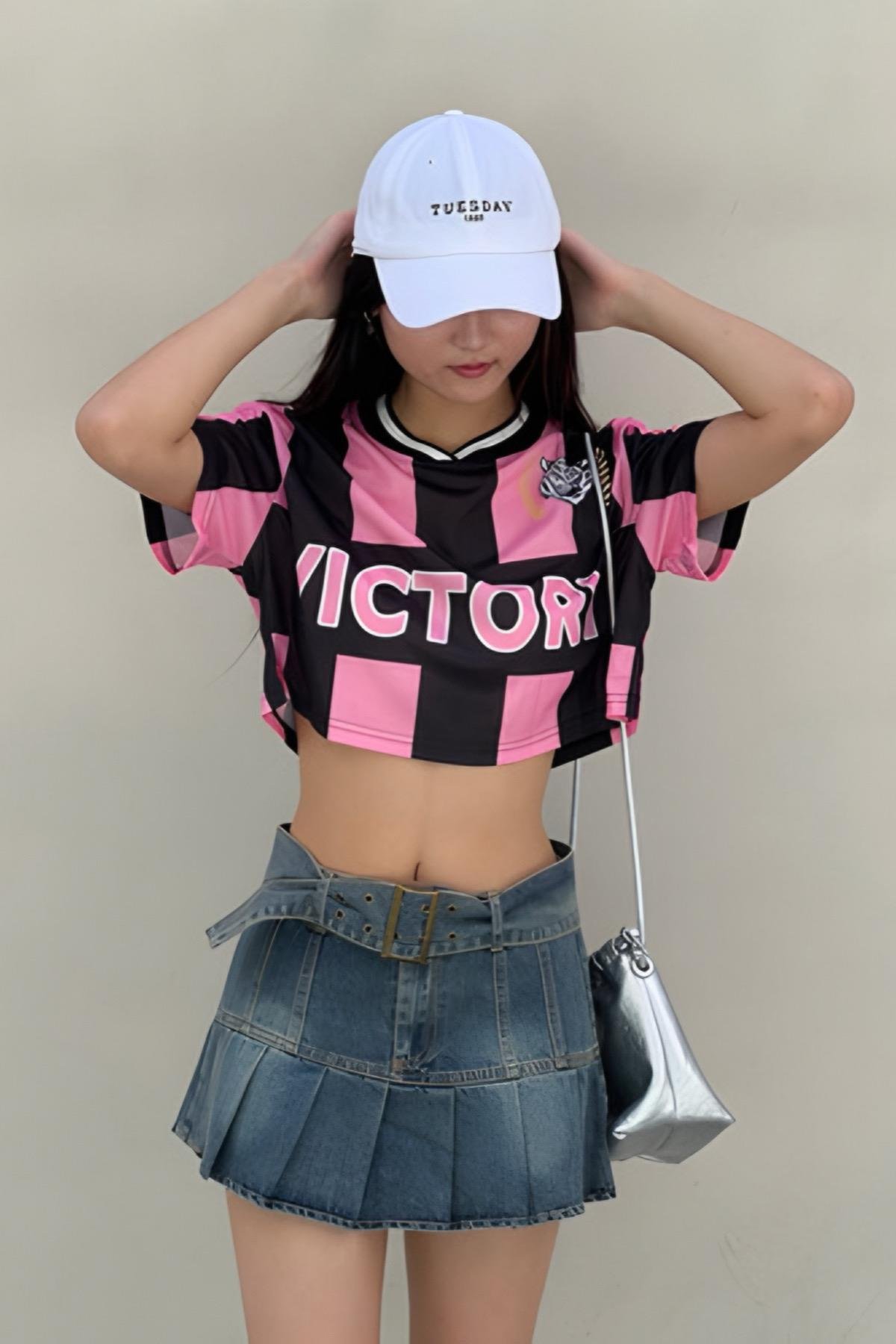 Siyah Pembe Victory Crop T-shirt