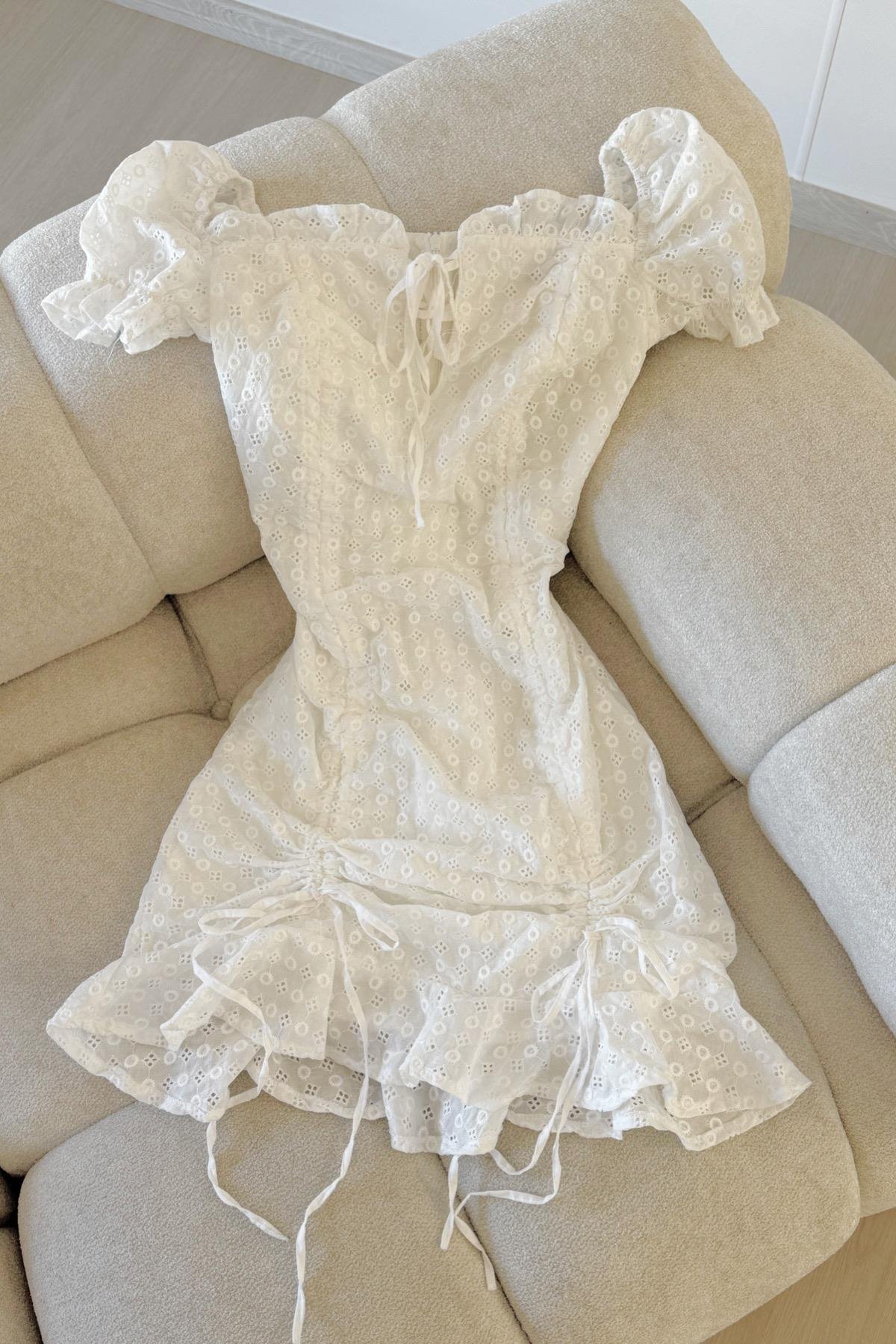 White Fisto Detaylı Elbise