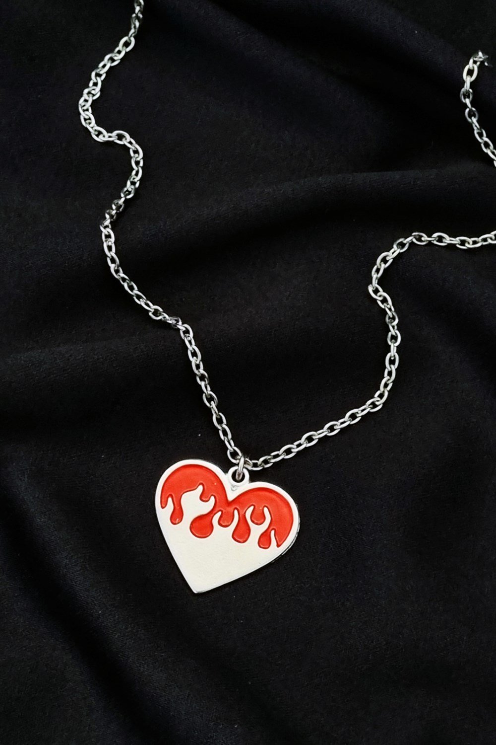 Zincirli Kırmızı Thrasher Kolye