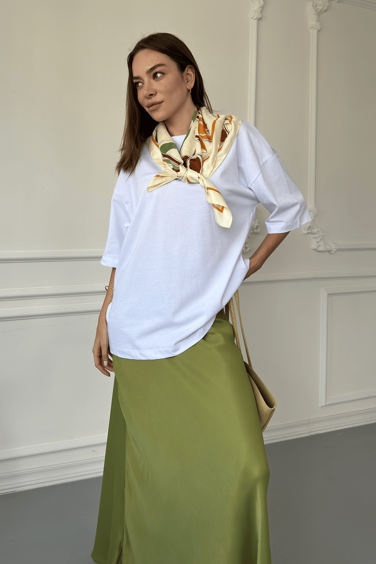 Bisiklet Yaka Basic Tişört- BEYAZ