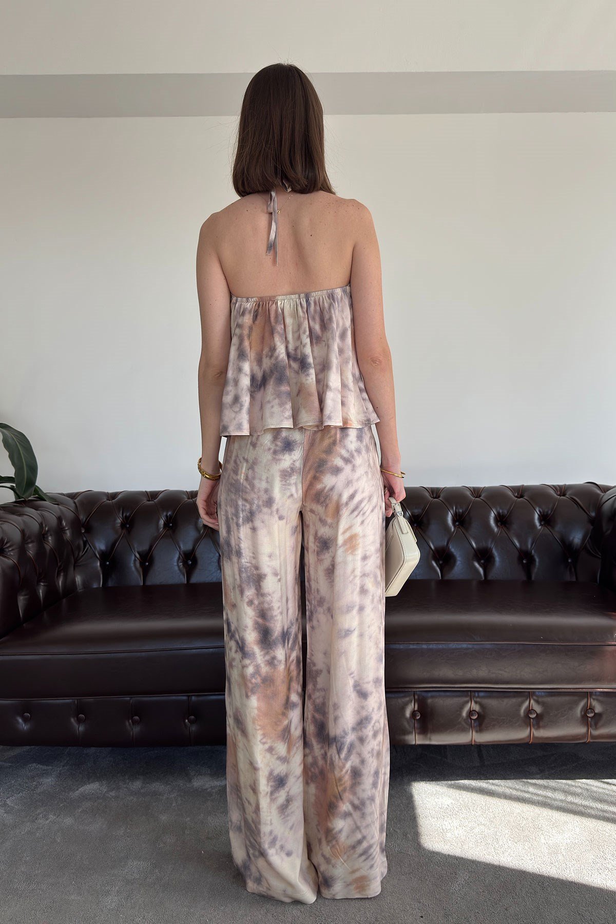 Gül Broşlu Batik Desen Takım- BEJ