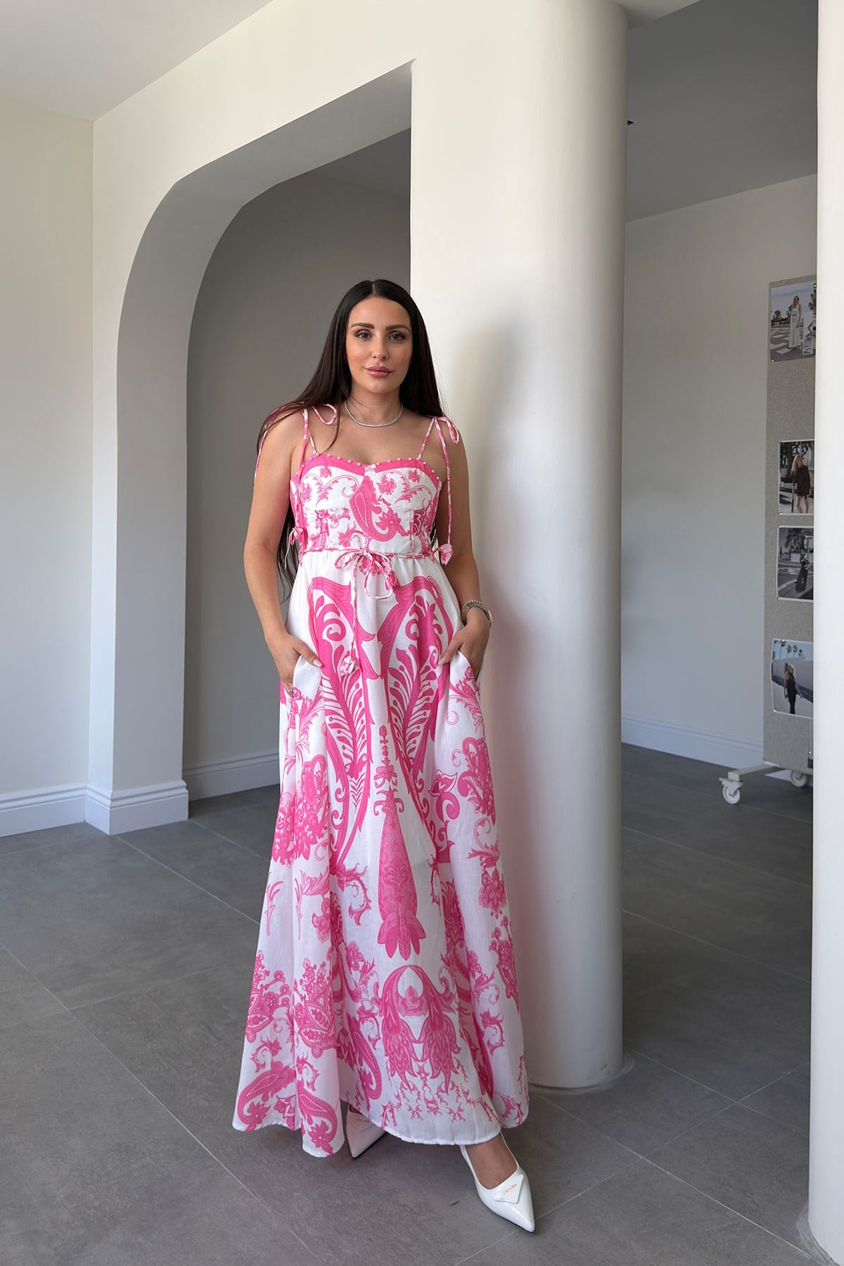 İnci İşlemeli Sırtı Gipeli Desenli Maxi Boy Elbise- PEMBE