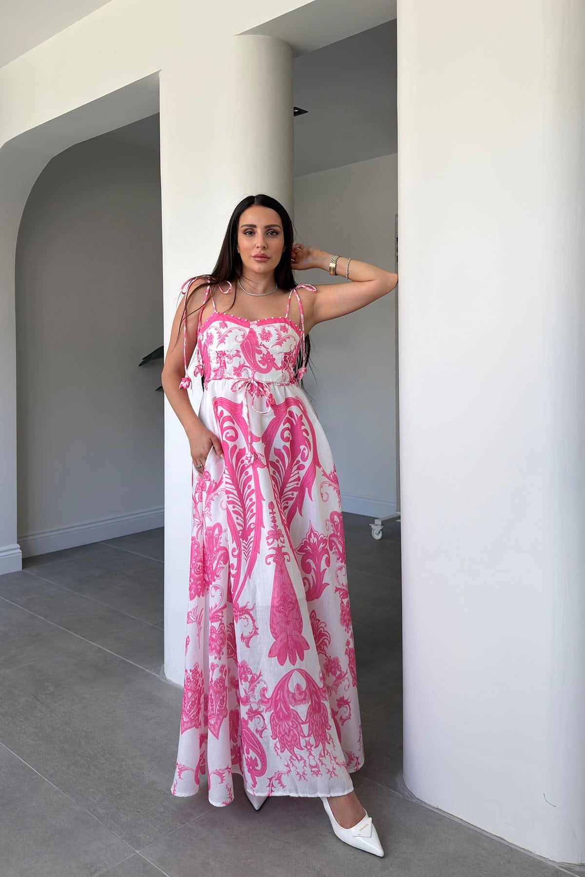 İnci İşlemeli Sırtı Gipeli Desenli Maxi Boy Elbise- PEMBE