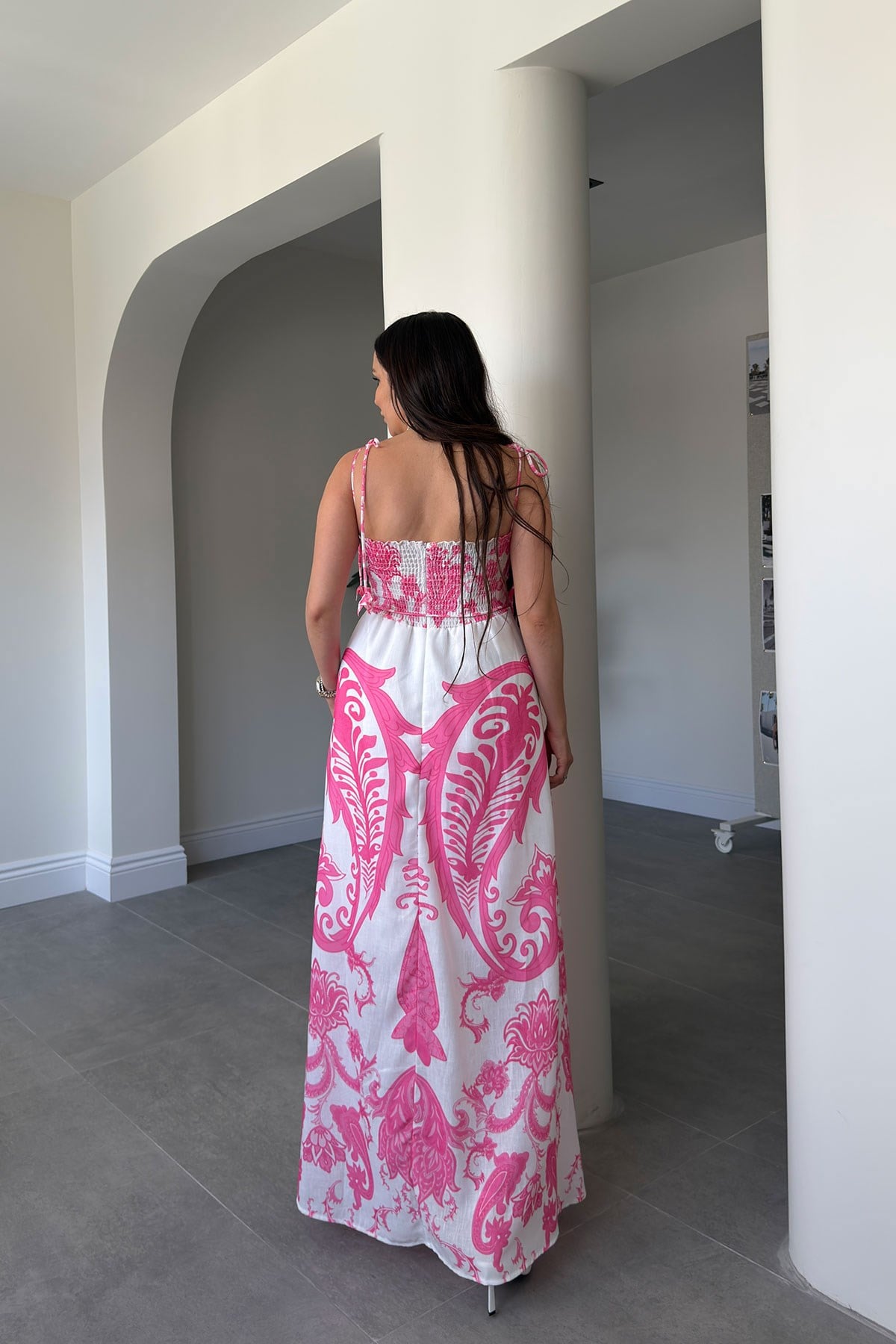 İnci İşlemeli Sırtı Gipeli Desenli Maxi Boy Elbise- PEMBE