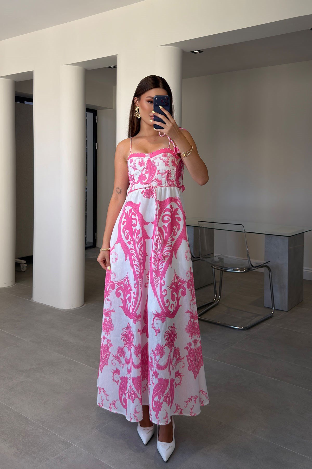 İnci İşlemeli Sırtı Gipeli Desenli Maxi Boy Elbise- PEMBE