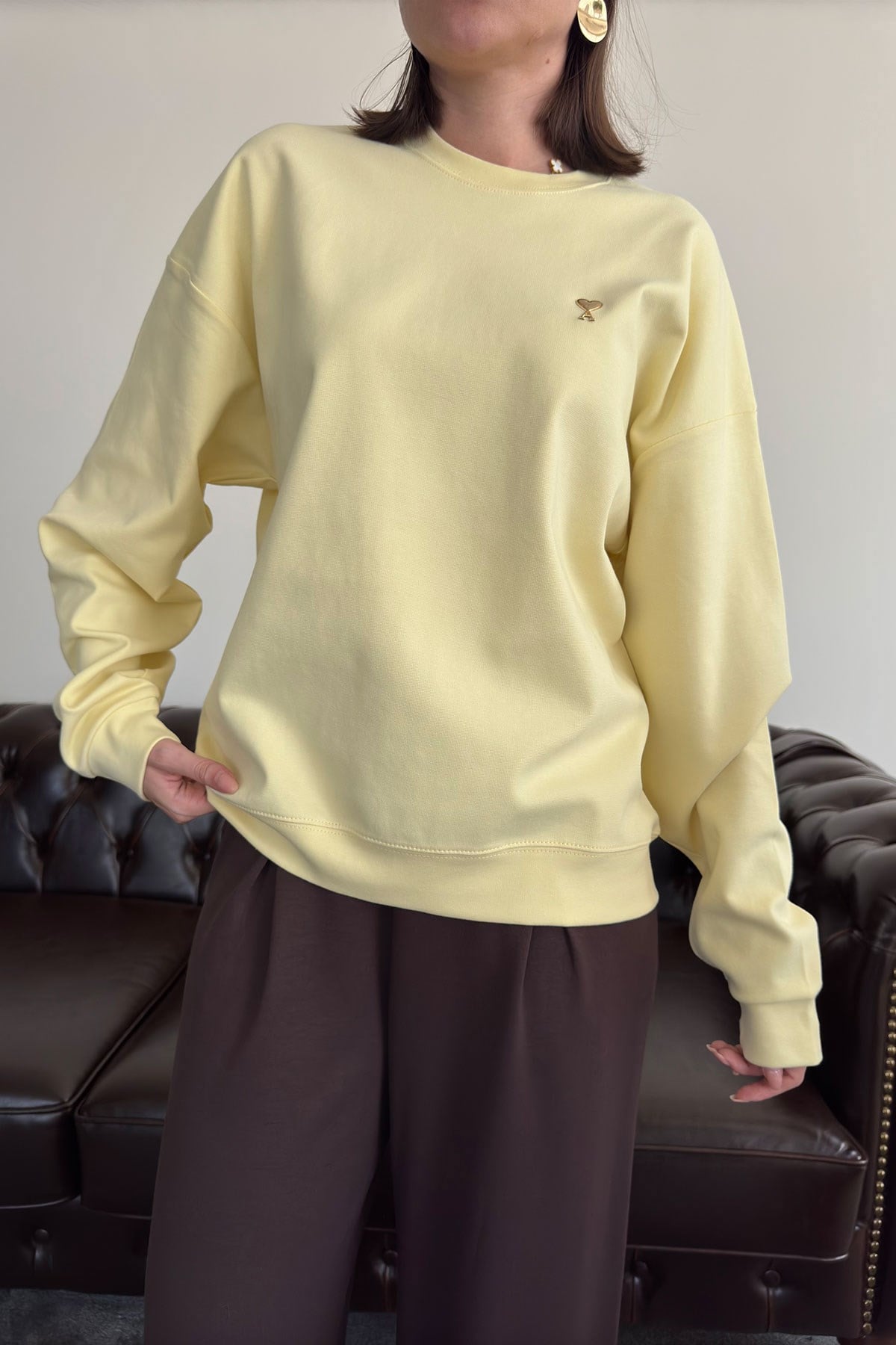 Kalp Broşlu Orj Sweatshirt- SARI