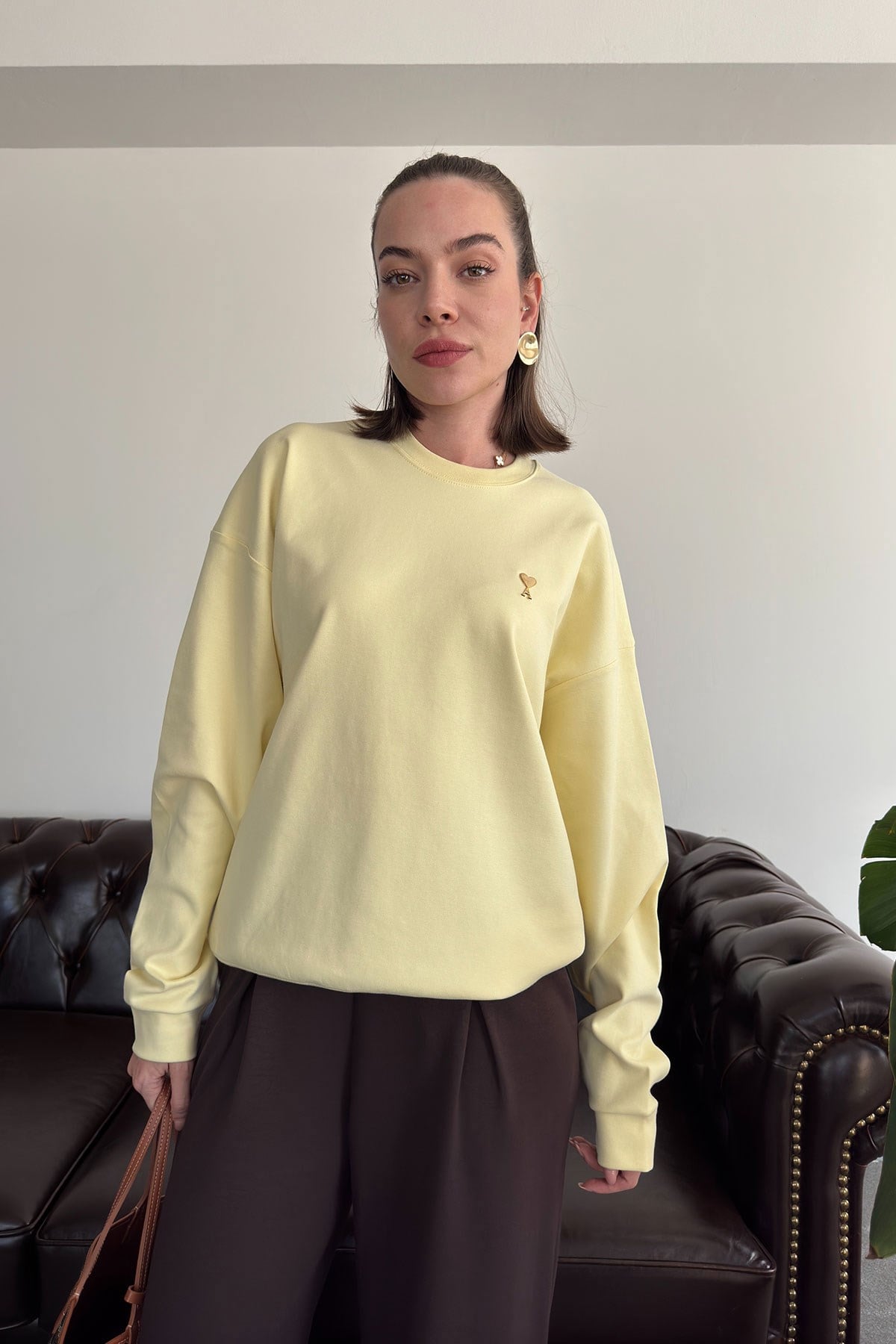 Kalp Broşlu Orj Sweatshirt- SARI