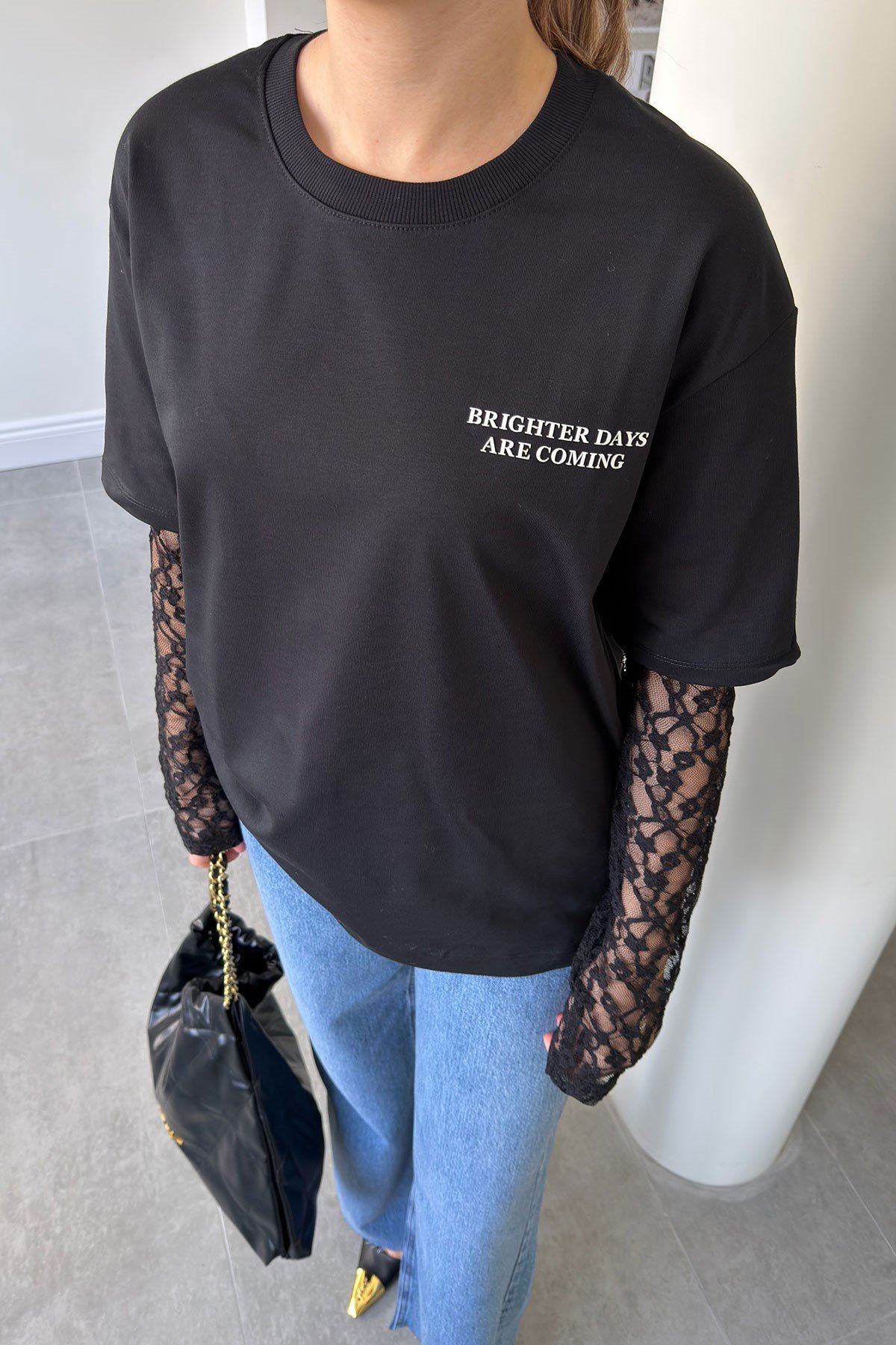 Kolu Dantel Detaylı Baskılı T-shirt- SİYAH