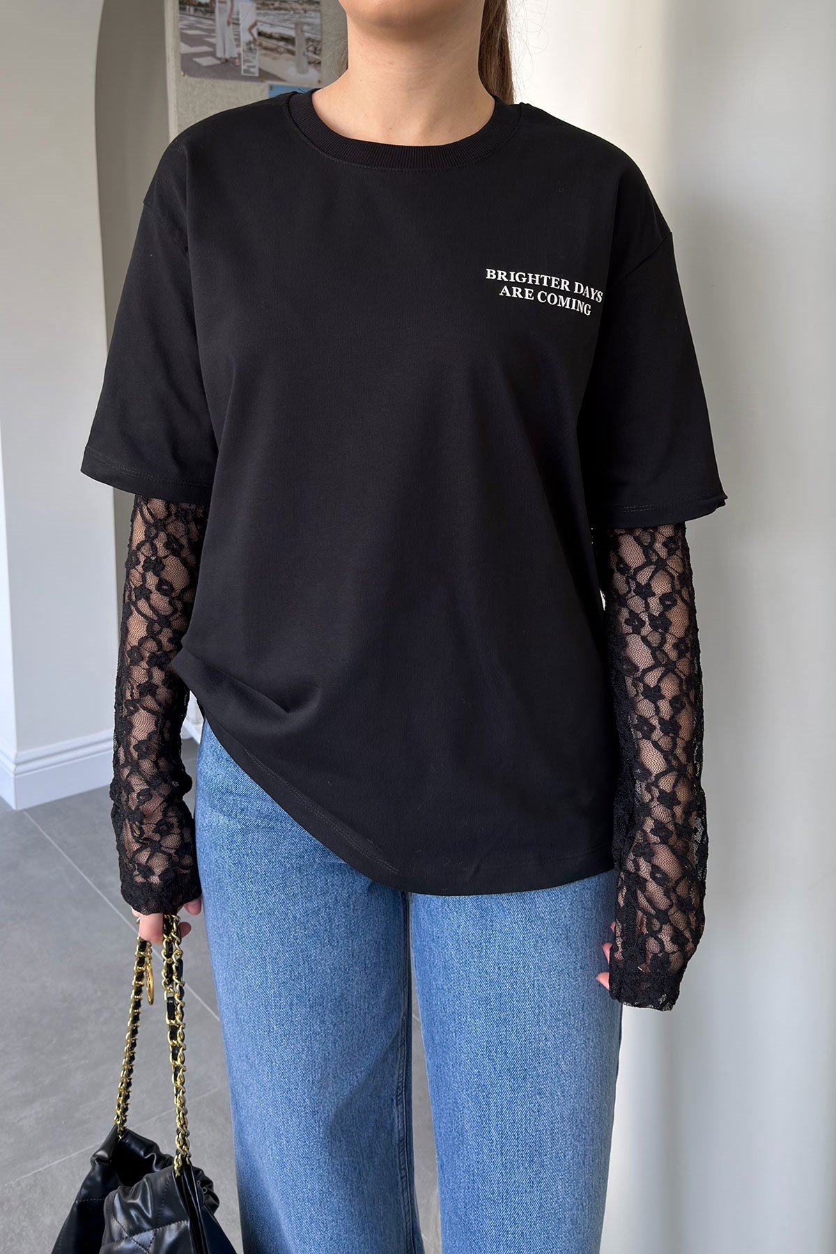 Kolu Dantel Detaylı Baskılı T-shirt- SİYAH