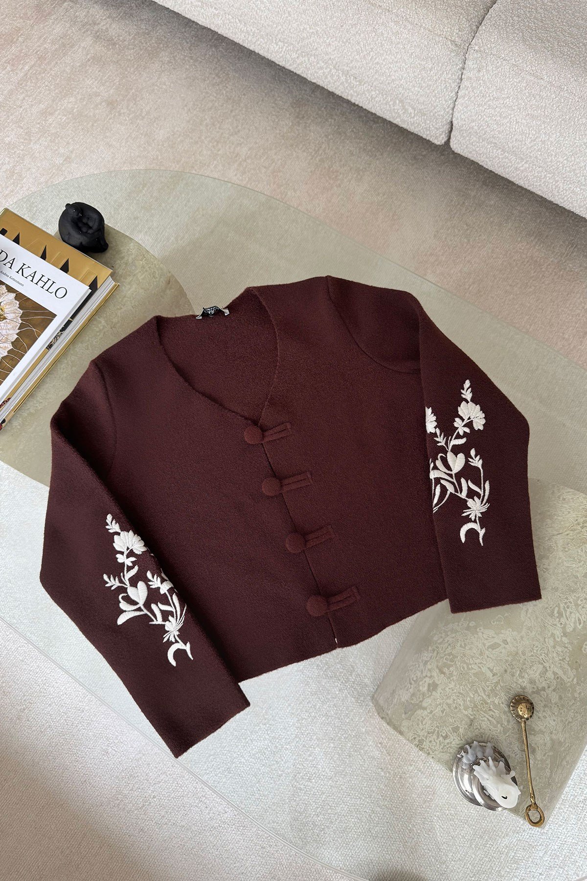 Kolu Nakışlı Düğmeli Triko Premium Hırka- KAHVERENGİ