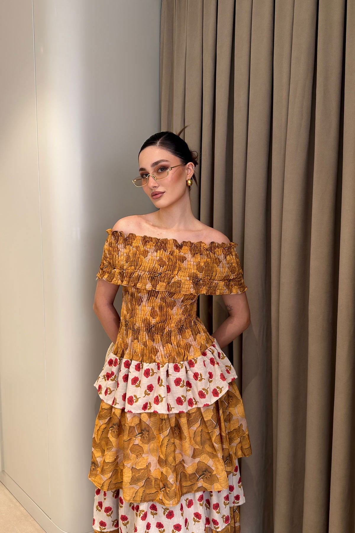 Madonna Yaka Gipeli Kat Kat Çiçek Desenli Elbise- SARI