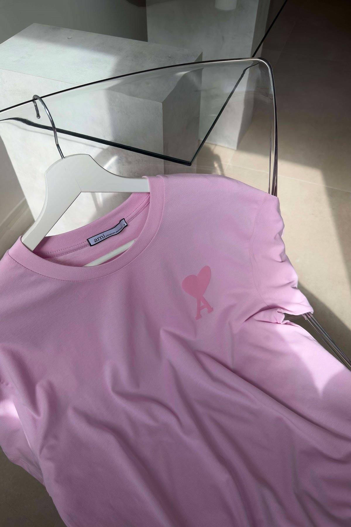 Marka Model Kalp Detay Bisiklet Yaka Tişört- PEMBE