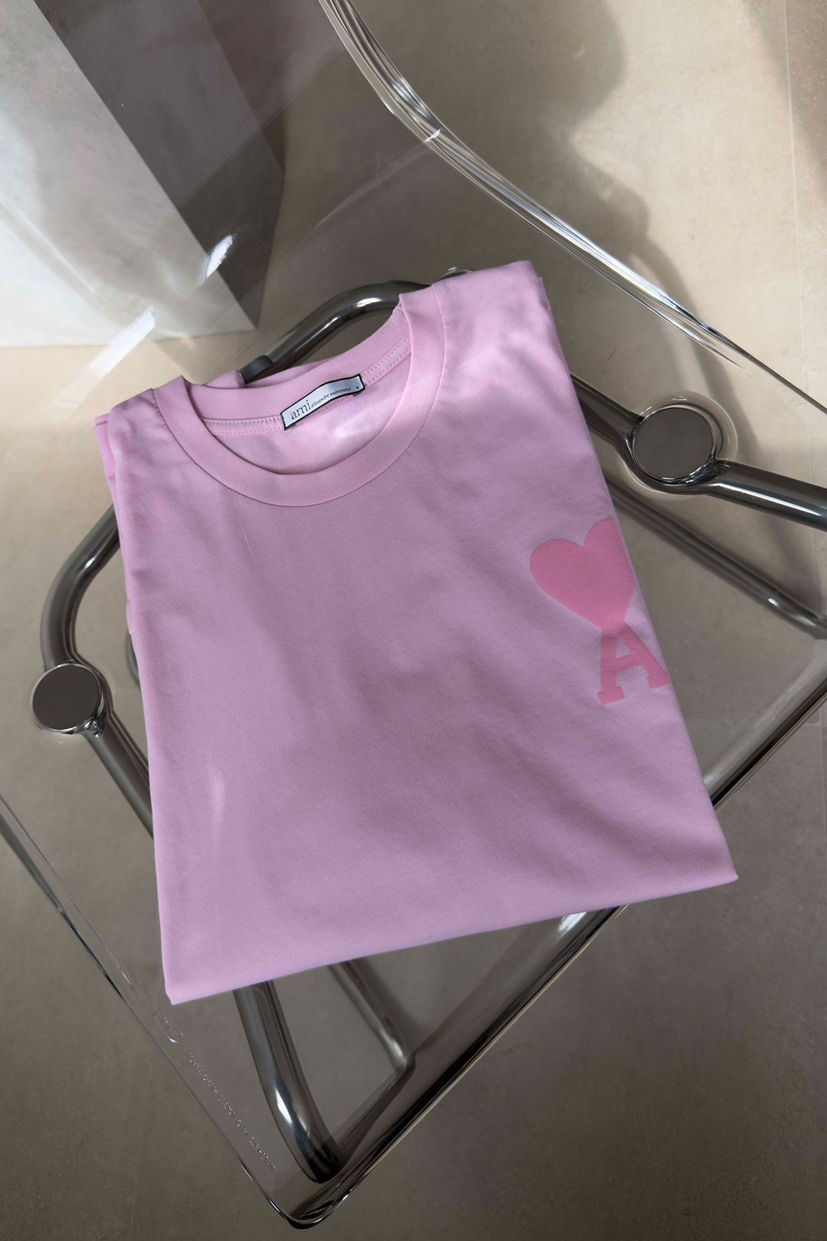 Marka Model Kalp Detay Bisiklet Yaka Tişört- PEMBE