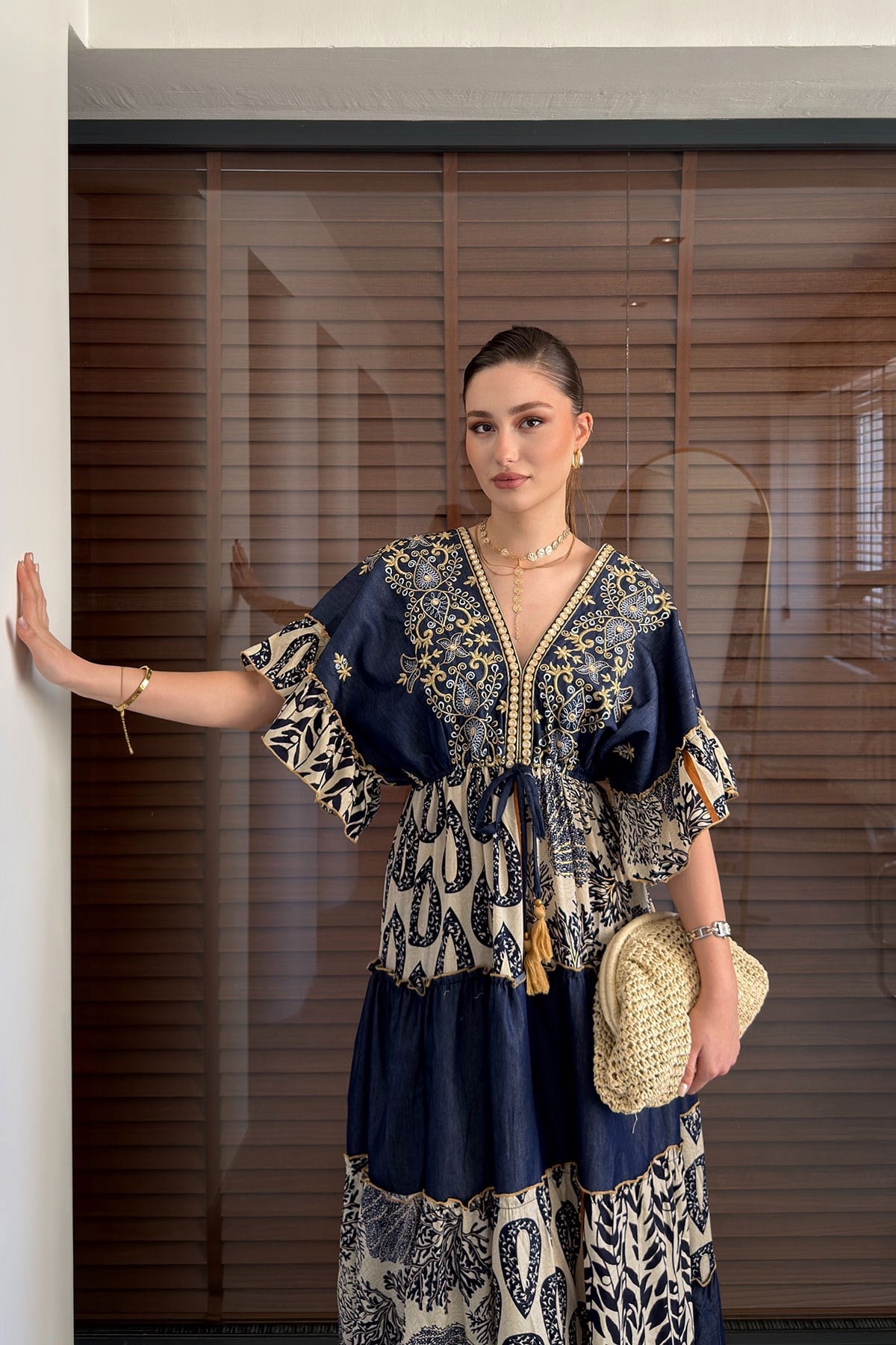 Nakış İşlemeli Özel Üretim Maxi Boy Elbise- LACİVERT