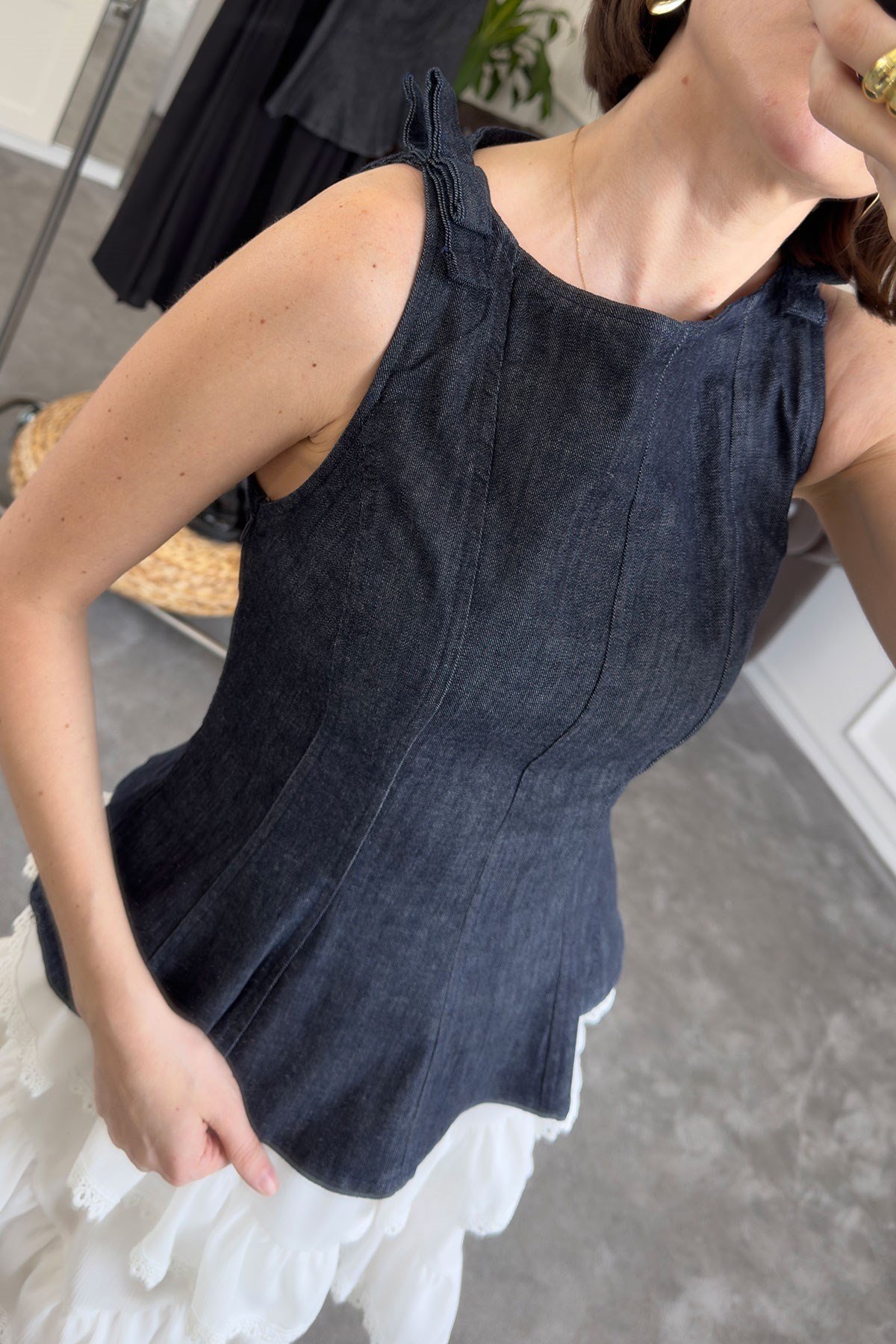 Omuzu Fiyonklu Denim Bluz- MAVİ