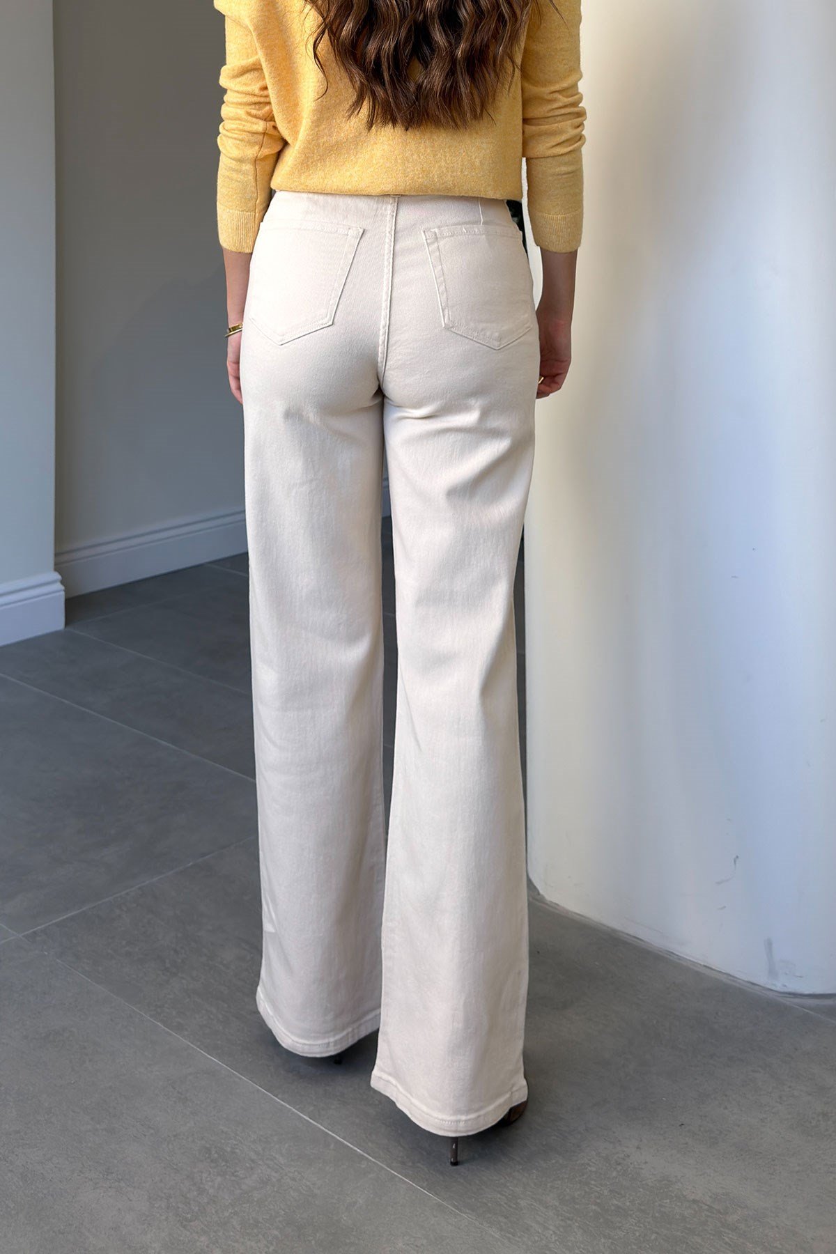 PENS DETAYLI KEMERLİ WIDE LEG JEAN- BEJ