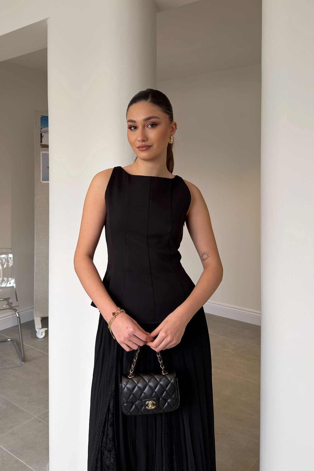 Peplum Detaylı Bluz- SİYAH