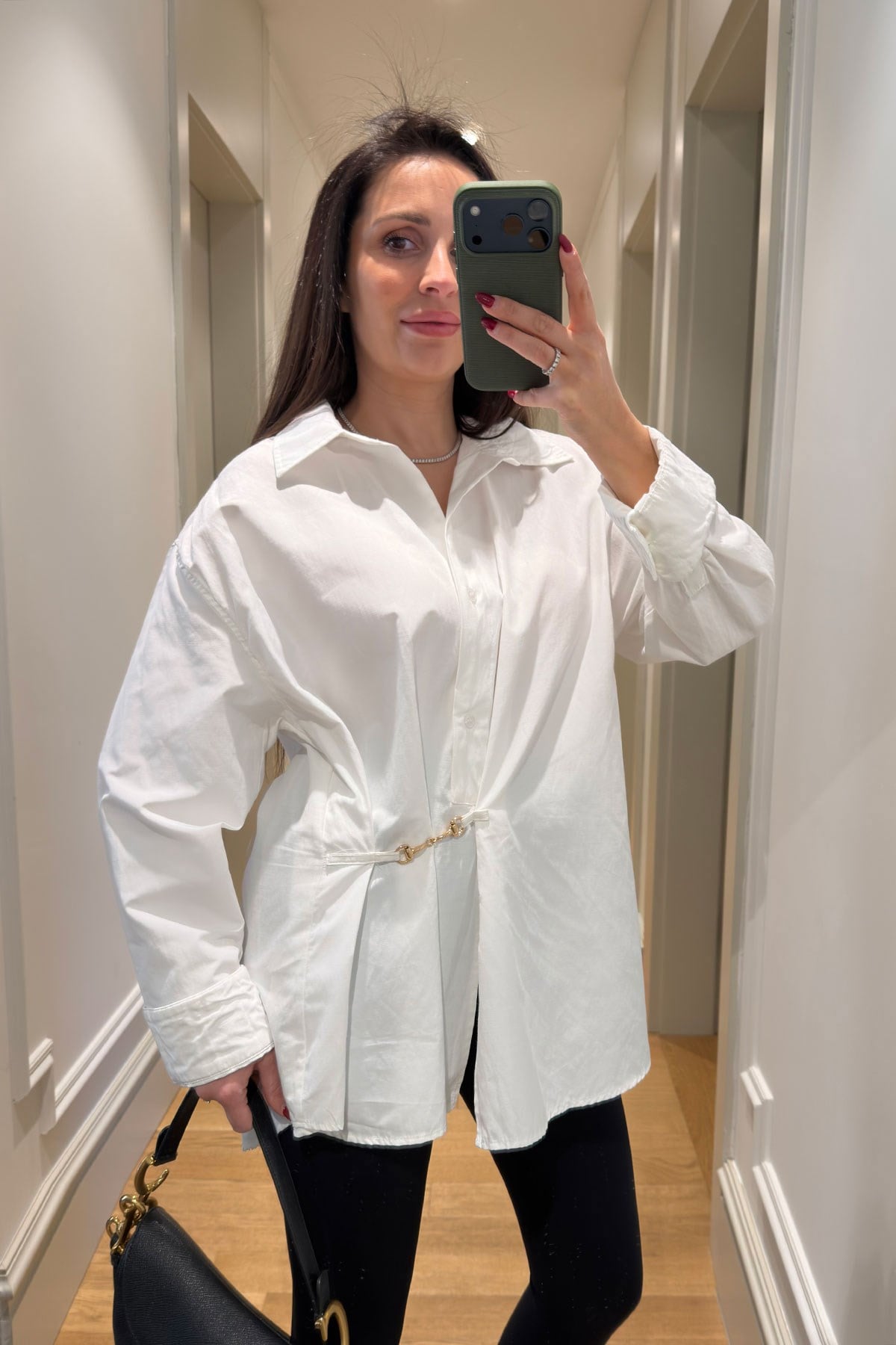 Premium Broş Detaylı Gömlek- BEYAZ