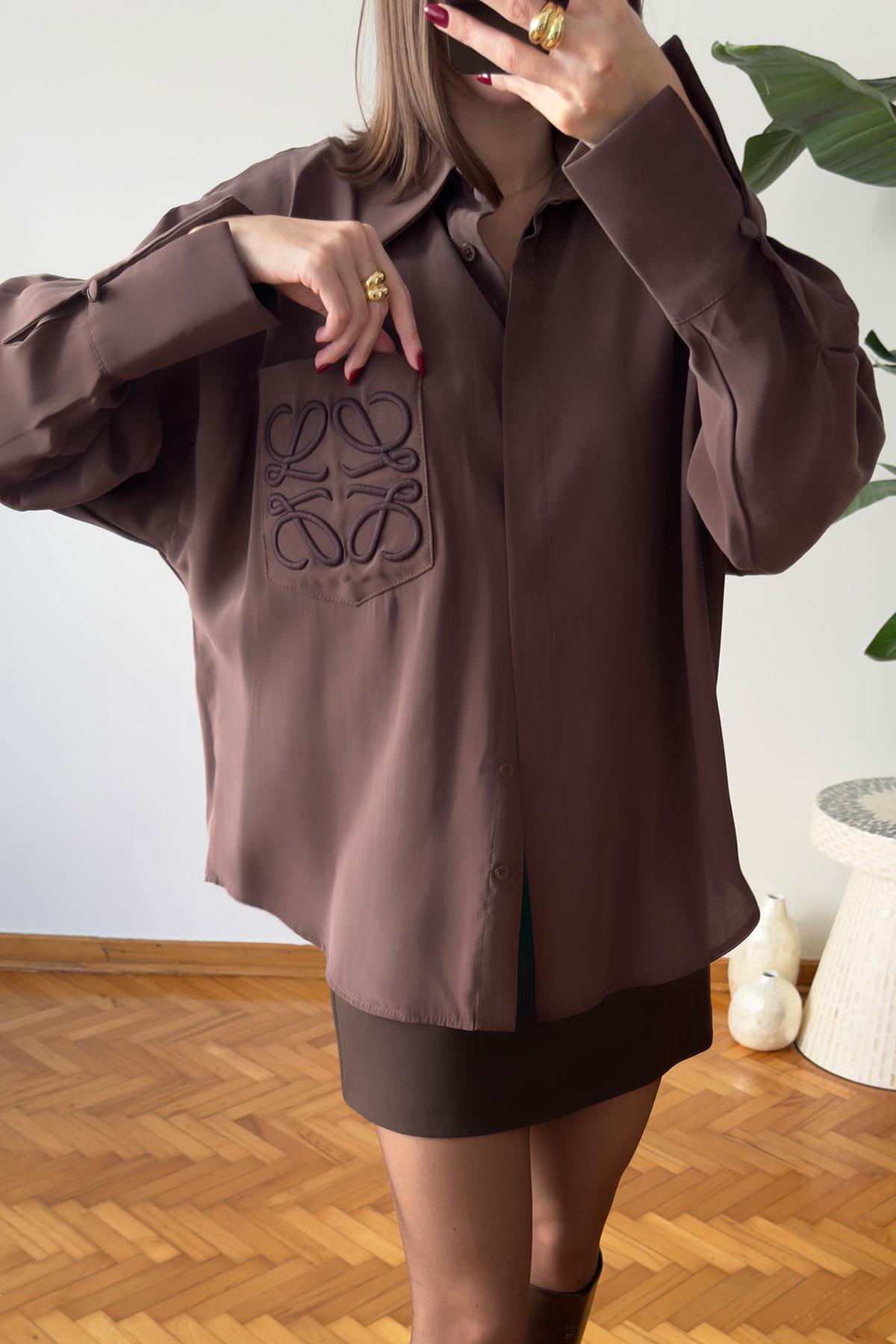 Premium Cebi Nakışlı Oversize Gömlek- KAHVERENGİ