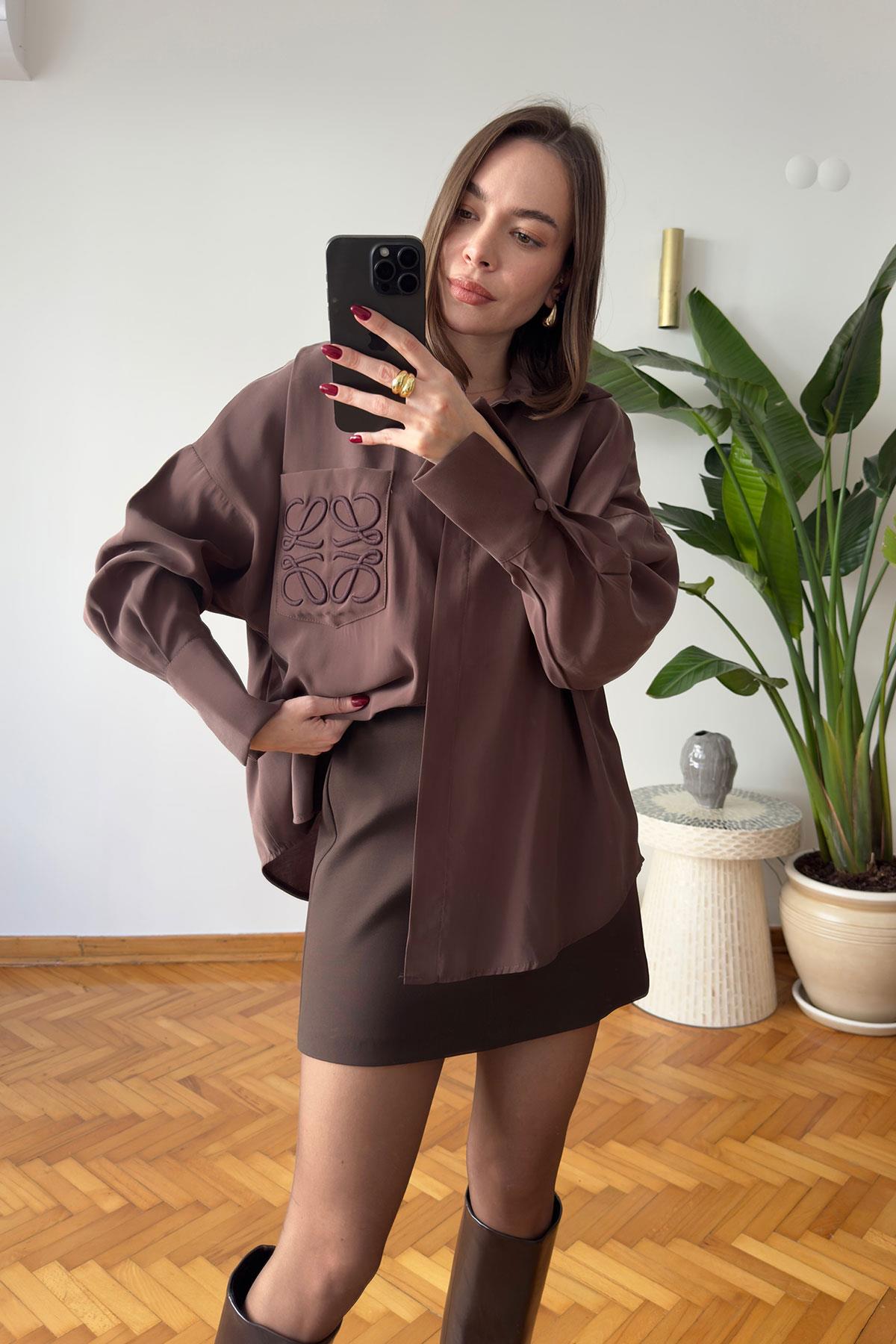 Premium Cebi Nakışlı Oversize Gömlek- KAHVERENGİ