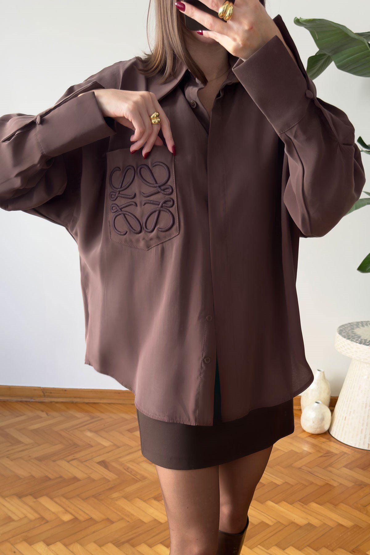 Premium Cebi Nakışlı Oversize Gömlek- KAHVERENGİ