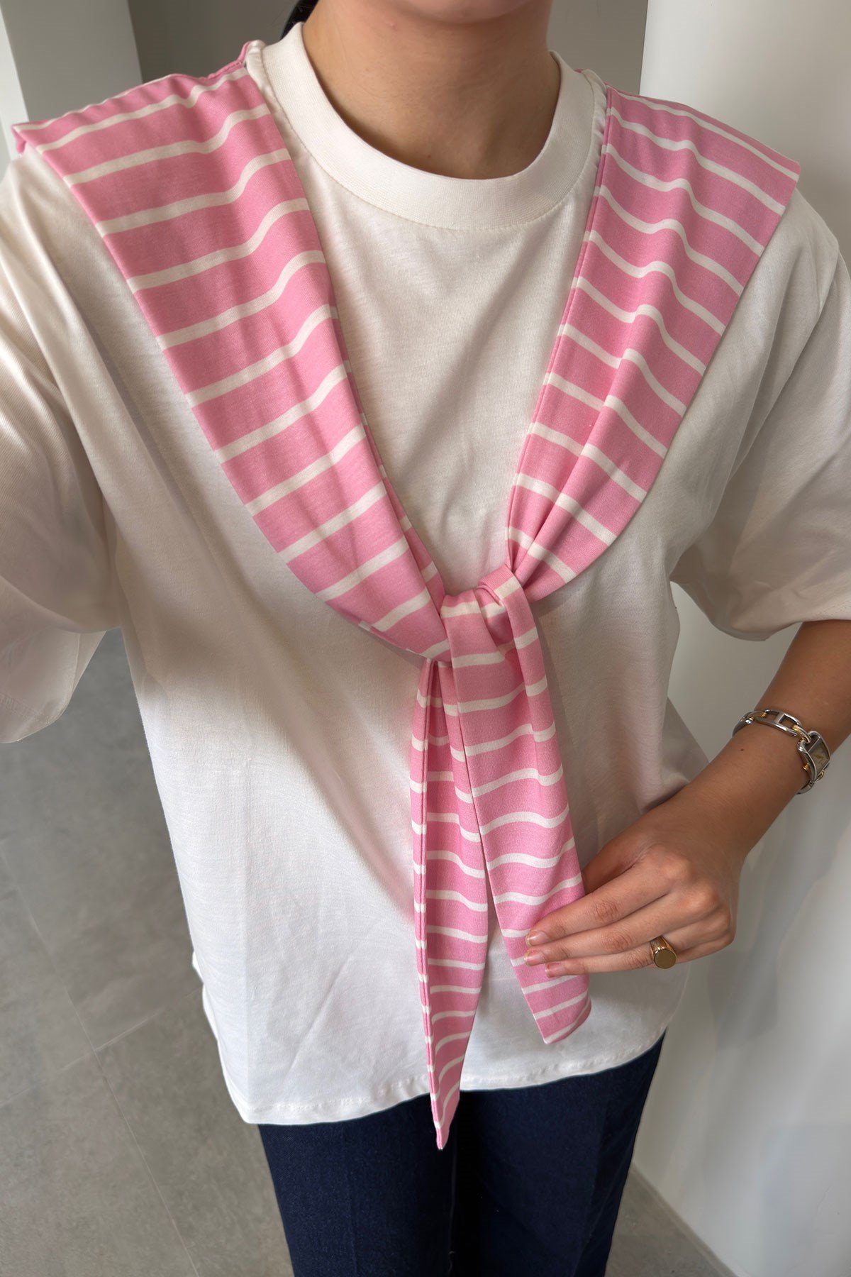 Premium Çizgili Bağlama Detaylı Beyaz-Pembe Tişört- PEMBE