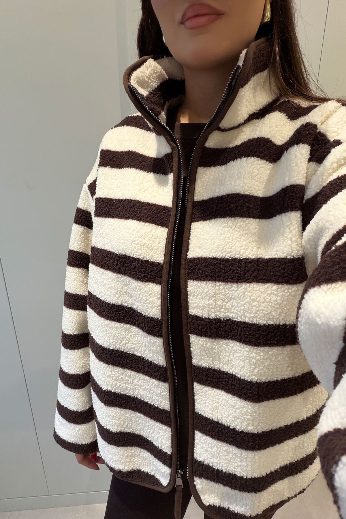 PREMİUM ÇİZGİLİ FERMUARLI POLAR HIRKA- EKRU-KAHVERENGİ
