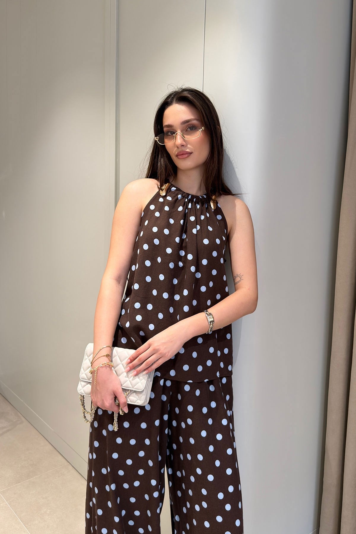 Puantiye Desenli Halter Yaka  Bluz- KAHVERENGİ