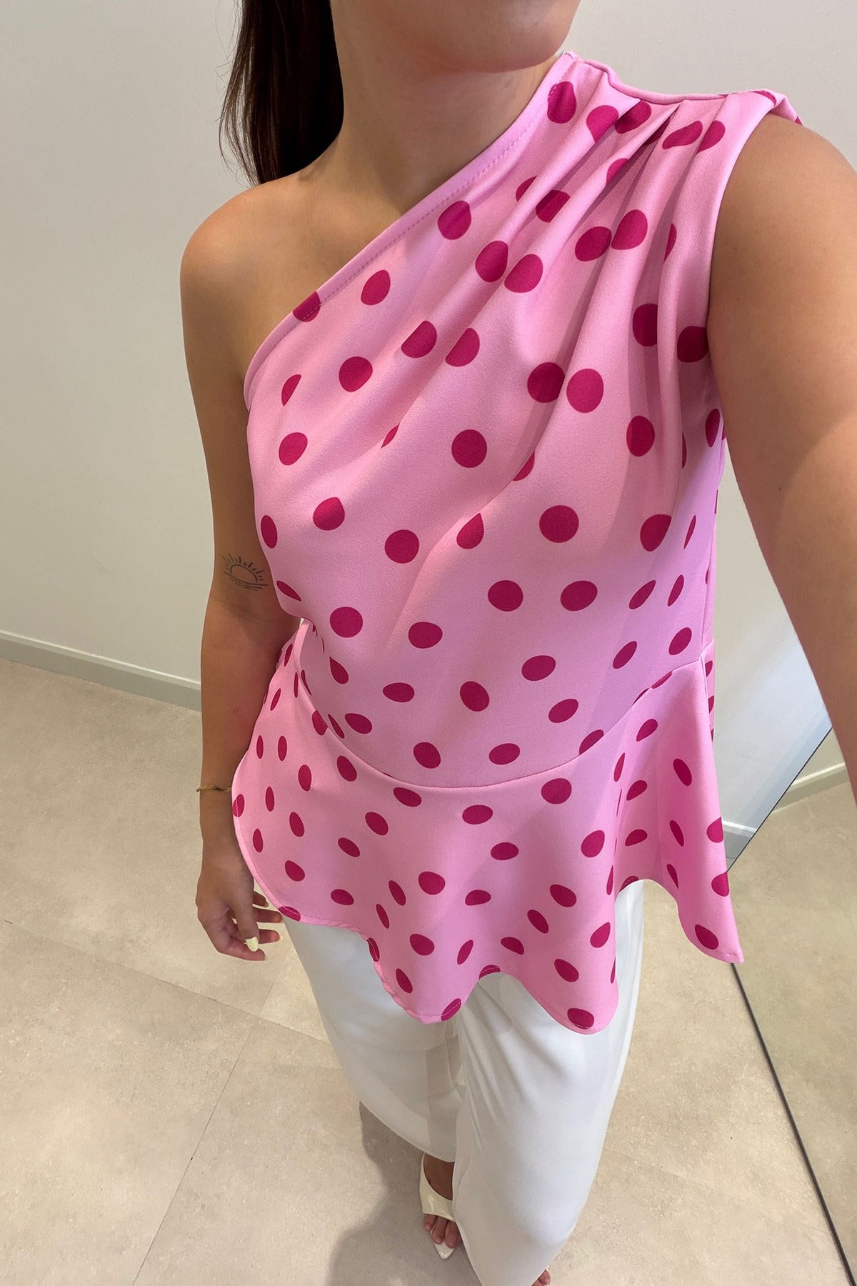 Tek Omuz Puantiye Desen Bluz- PEMBE