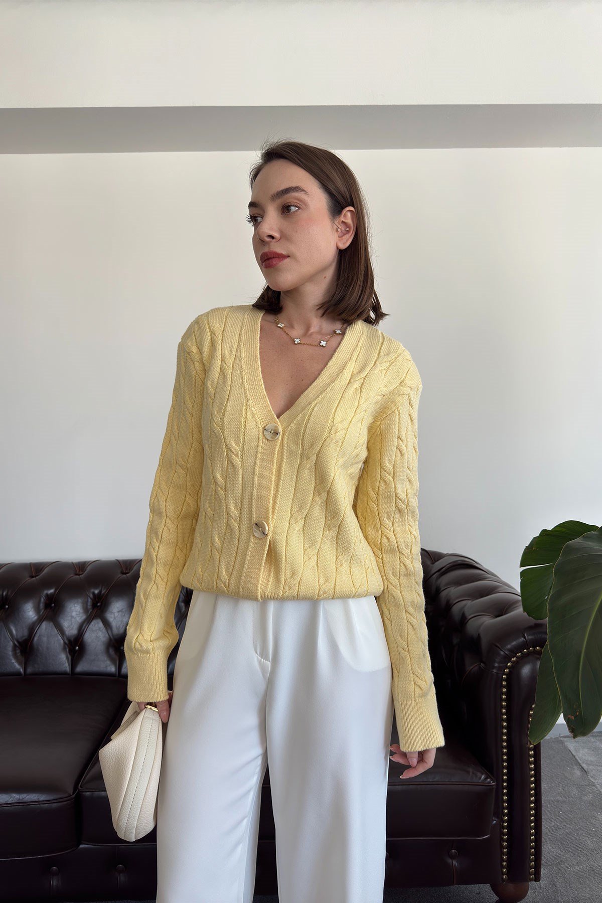 V Yaka 3 Düğmeli Triko Hırka- SARI