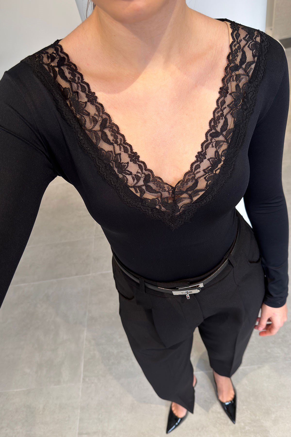 Yakası Dantel Detaylı Bodysuit- SİYAH
