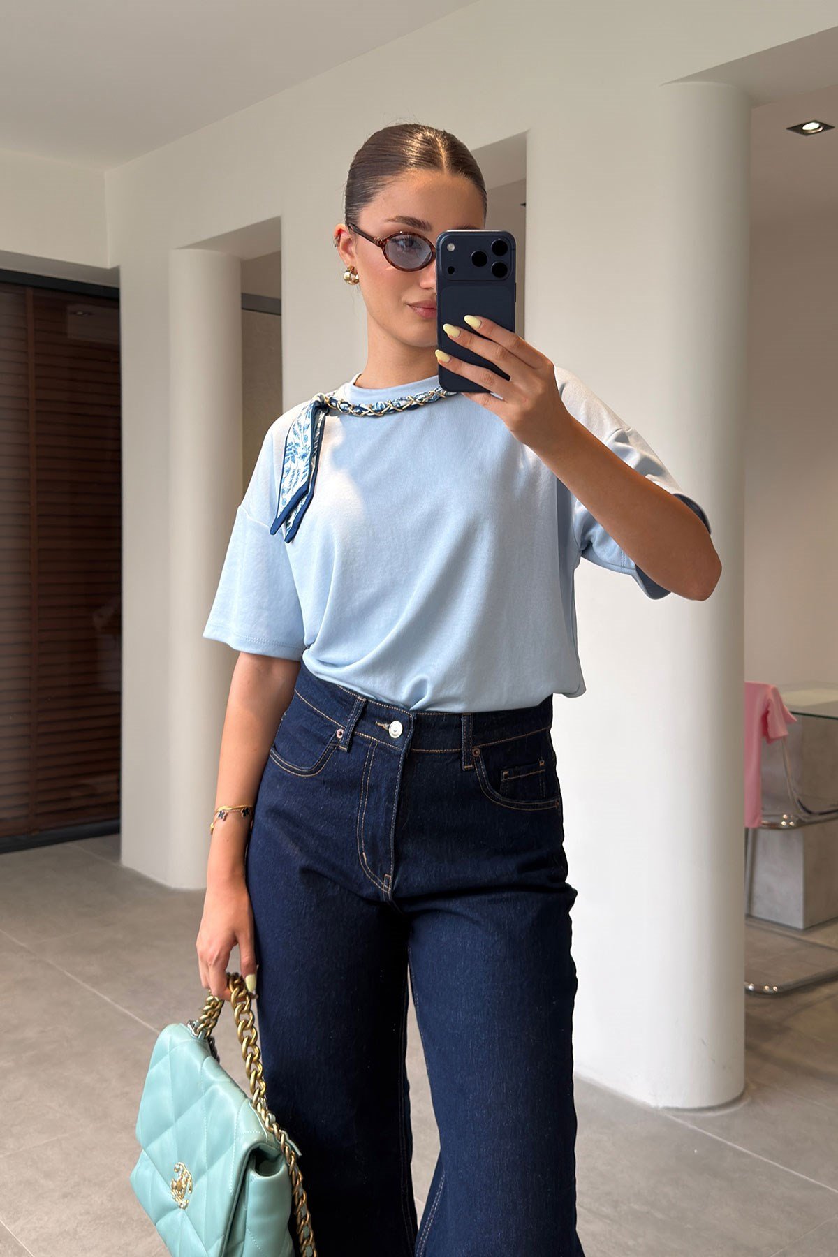 Yakası Zincirli Fularlı Modal Bluz- MAVİ