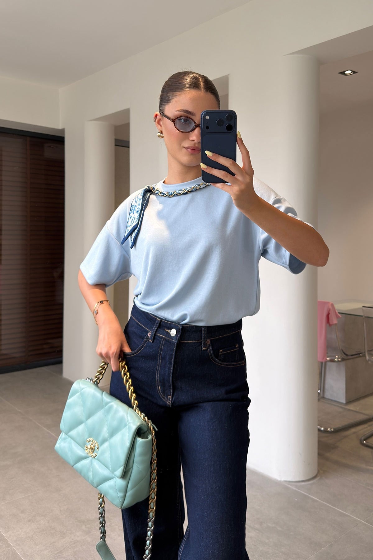 Yakası Zincirli Fularlı Modal Bluz- MAVİ