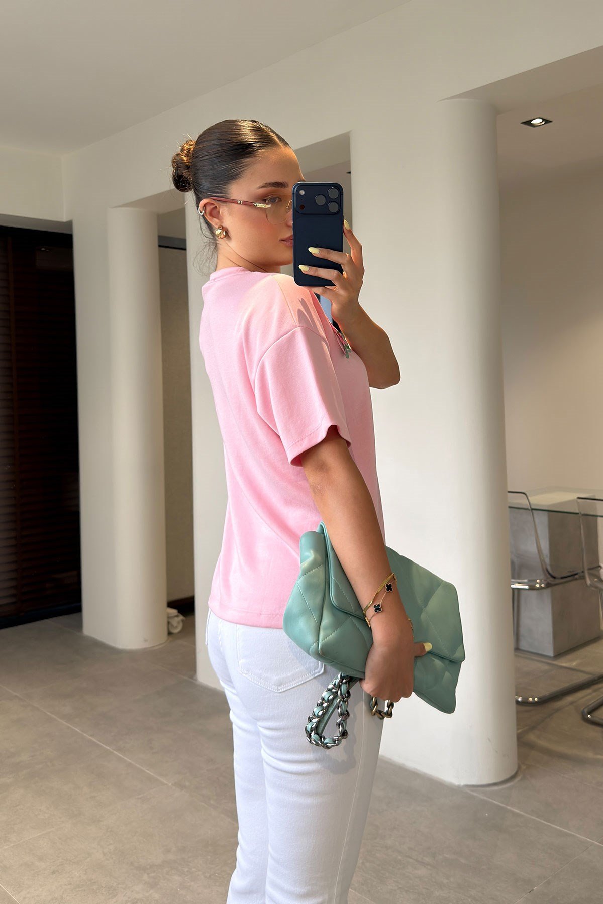 Yakası Zincirli Fularlı Modal Bluz- PEMBE