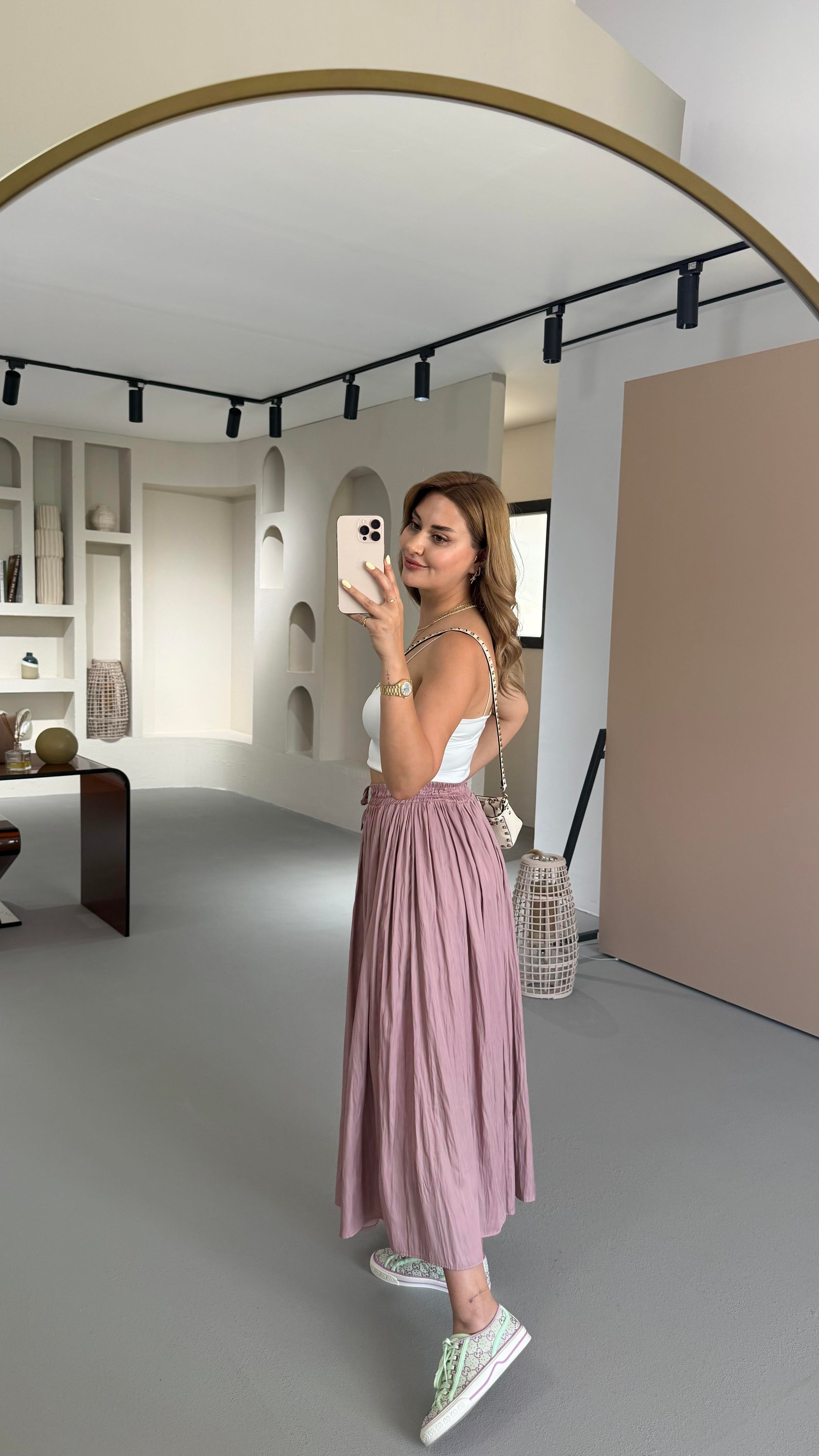 Bel Lastikli Kırışık Doku Saten Midi Pudra Pembe Etek