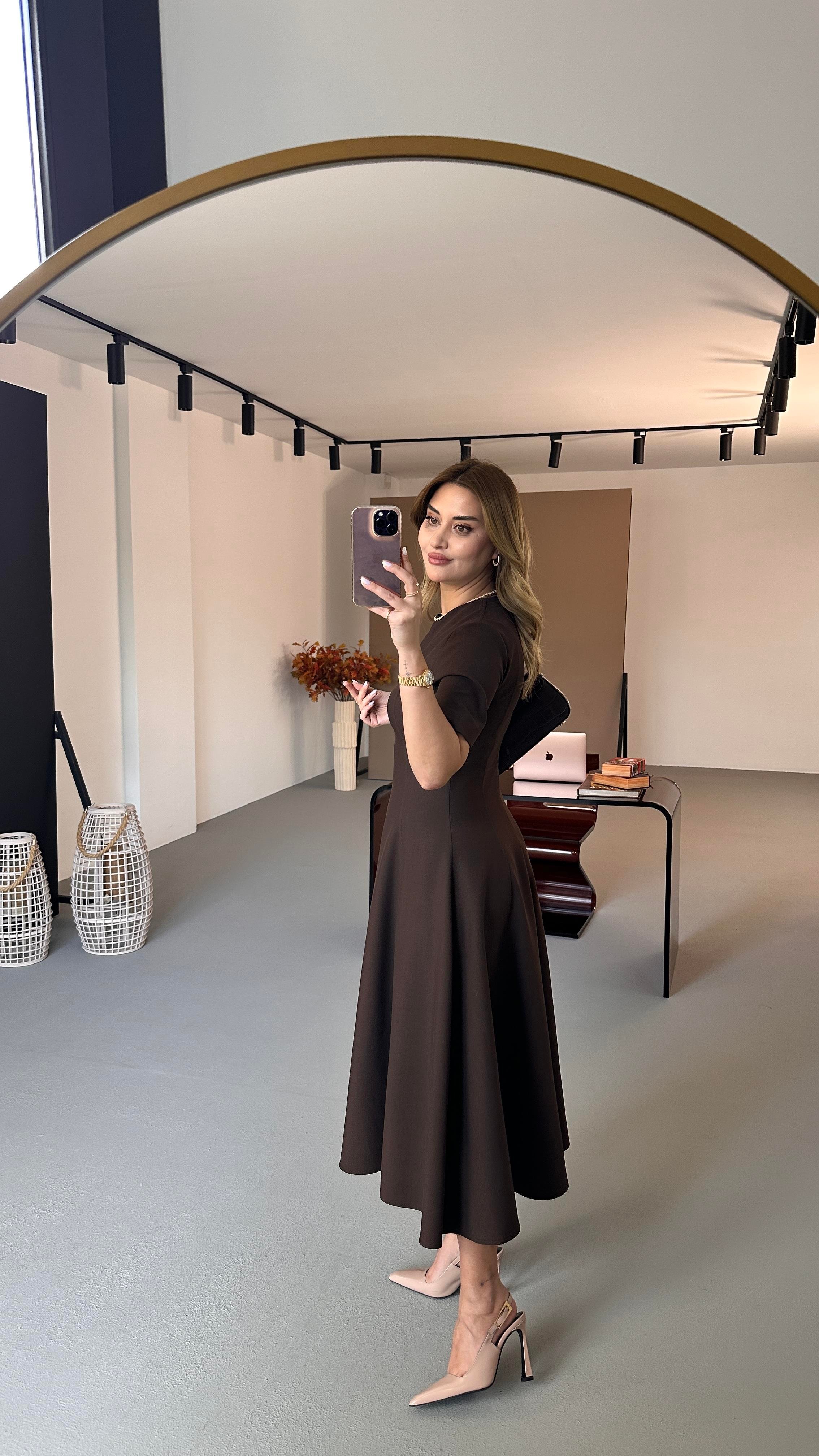 Belden Oturtmalı Kahve Çan Elbise