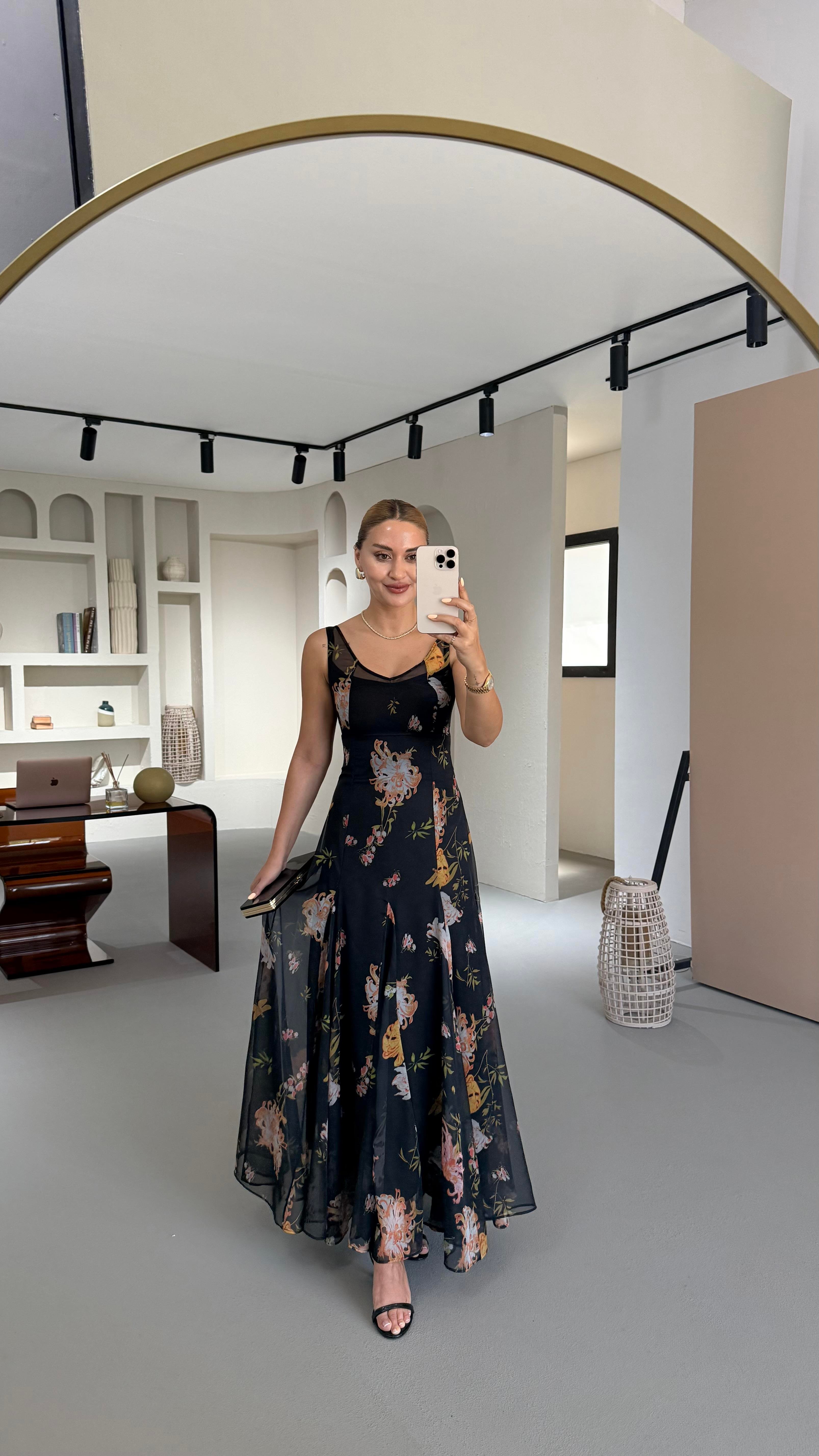 Çiçek Desen Astarlı Siyah Tül Elbise