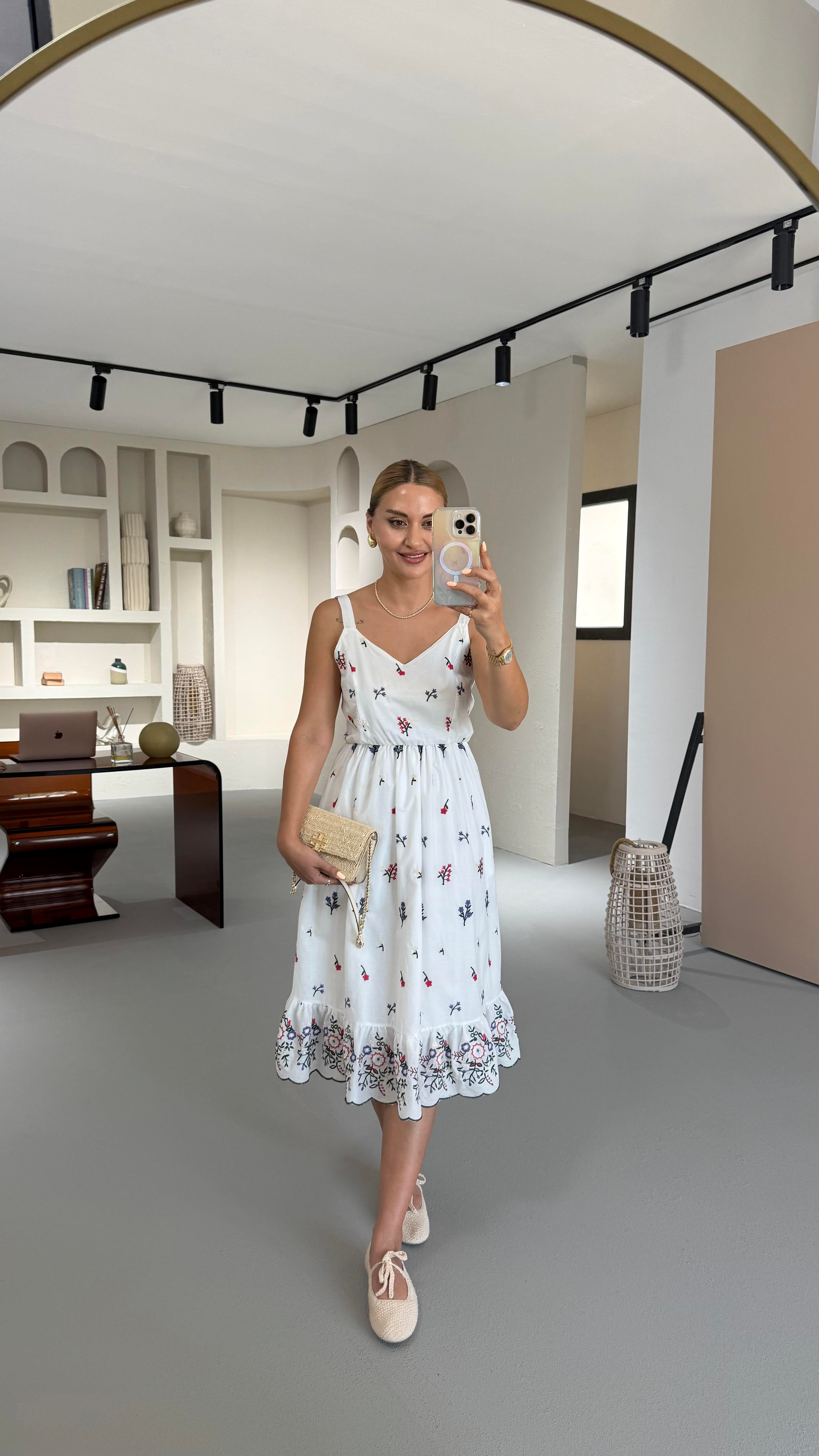 Çiçek Nakış Detay Astarlı Beyaz Elbise