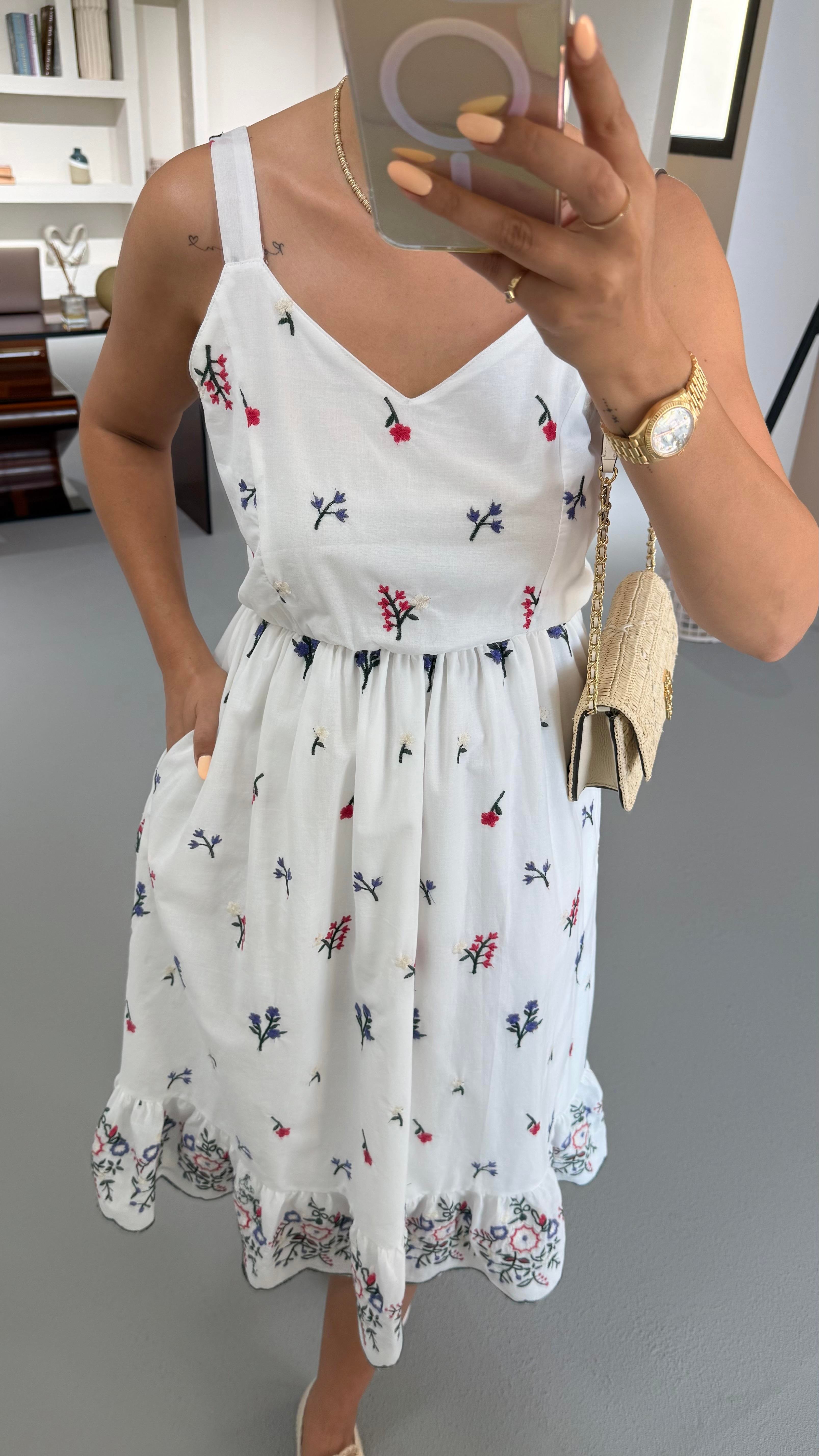 Çiçek Nakış Detay Astarlı Beyaz Elbise