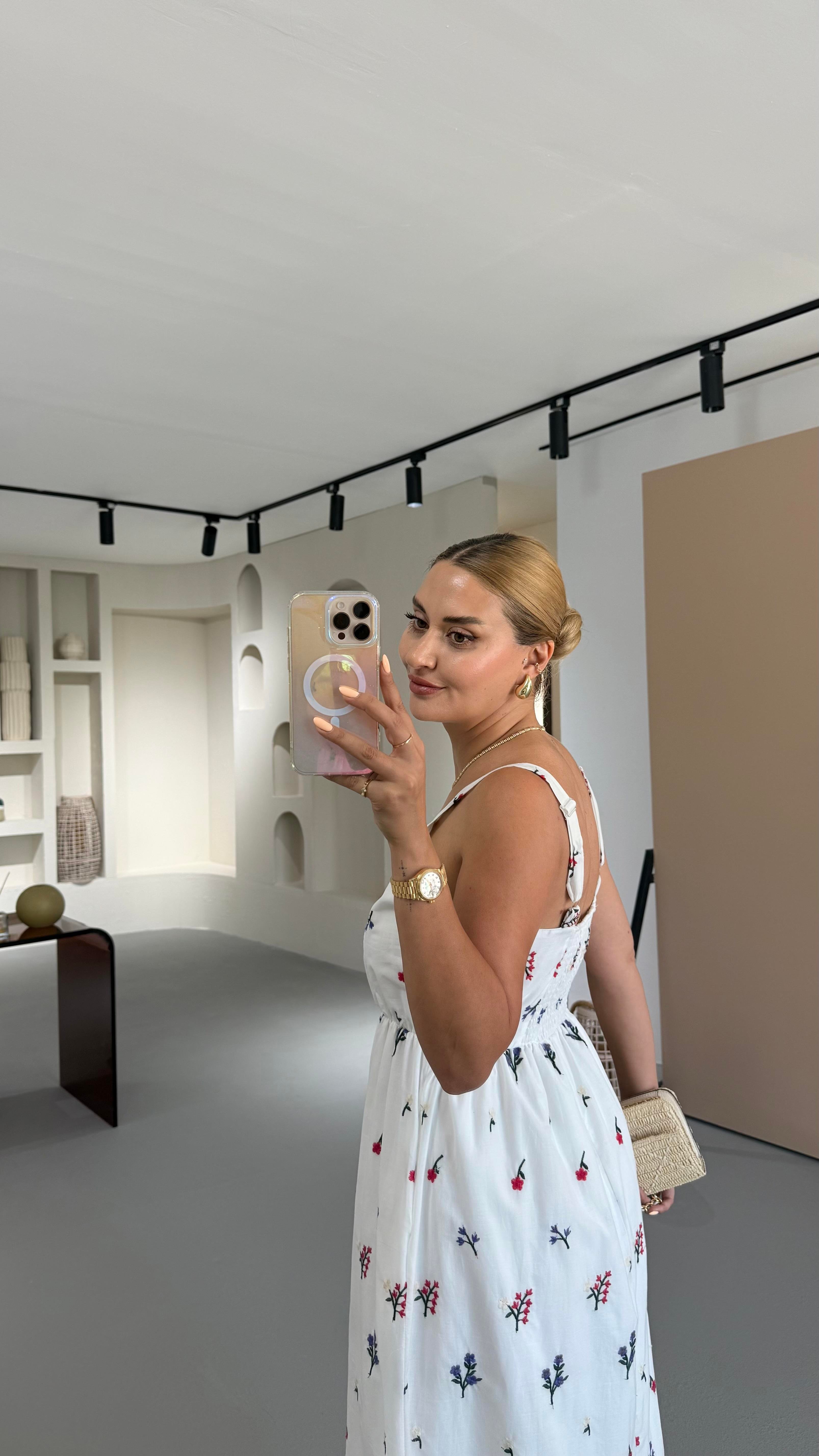 Çiçek Nakış Detay Astarlı Beyaz Elbise