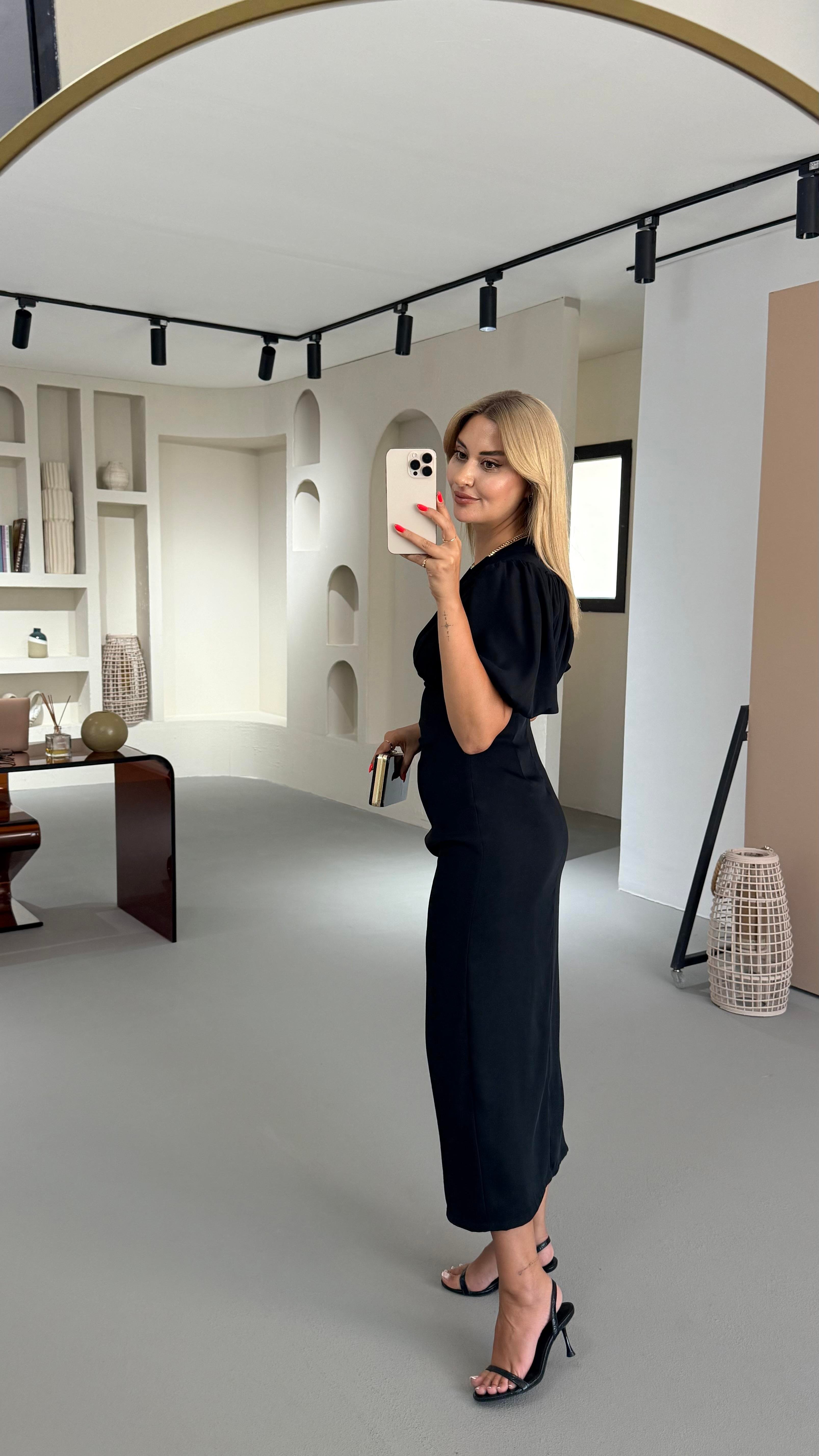 Drape Detay Yırtmaçlı Siyah Saten Elbise